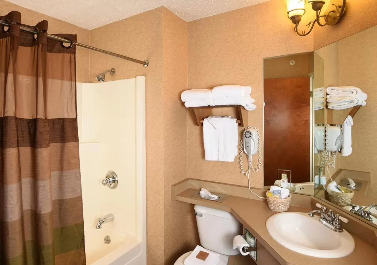 Deluxe Double Room with Two Double Beds in Cedar Creek Hotel Wausau - Rothschild Deluxe Double Room with Two Double Beds in Cedar Creek Hotel Wausau - Rothschild