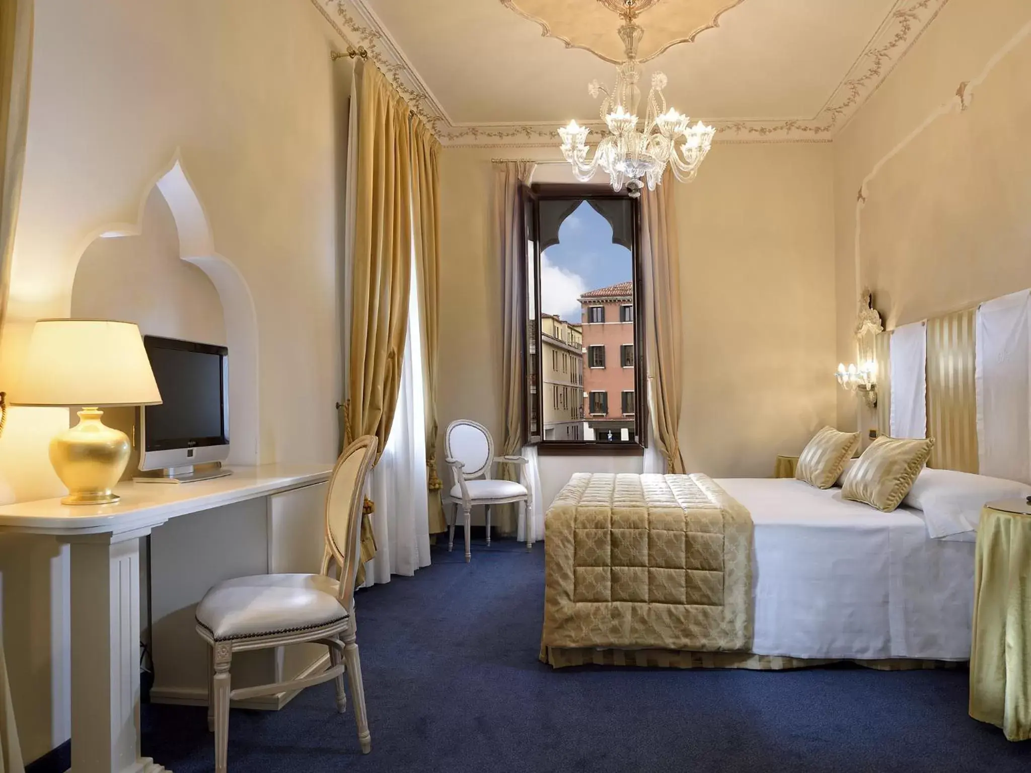 Deluxe Double Room - Canal View in Hotel Principe Deluxe Double Room - Canal View in Hotel Principe