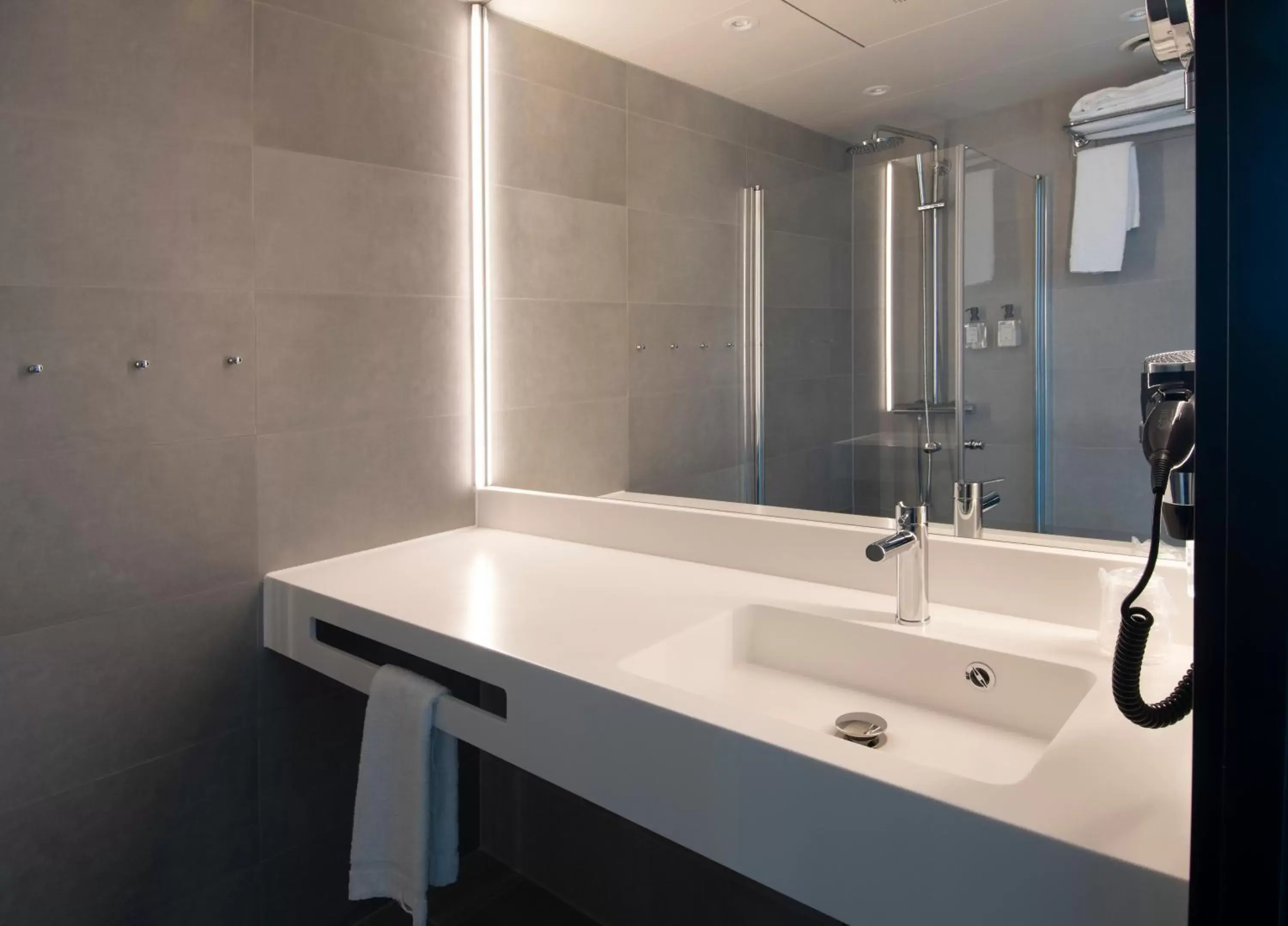 Deluxe Double Room - single occupancy in Mandal Hotel Deluxe Double Room - single occupancy in Mandal Hotel