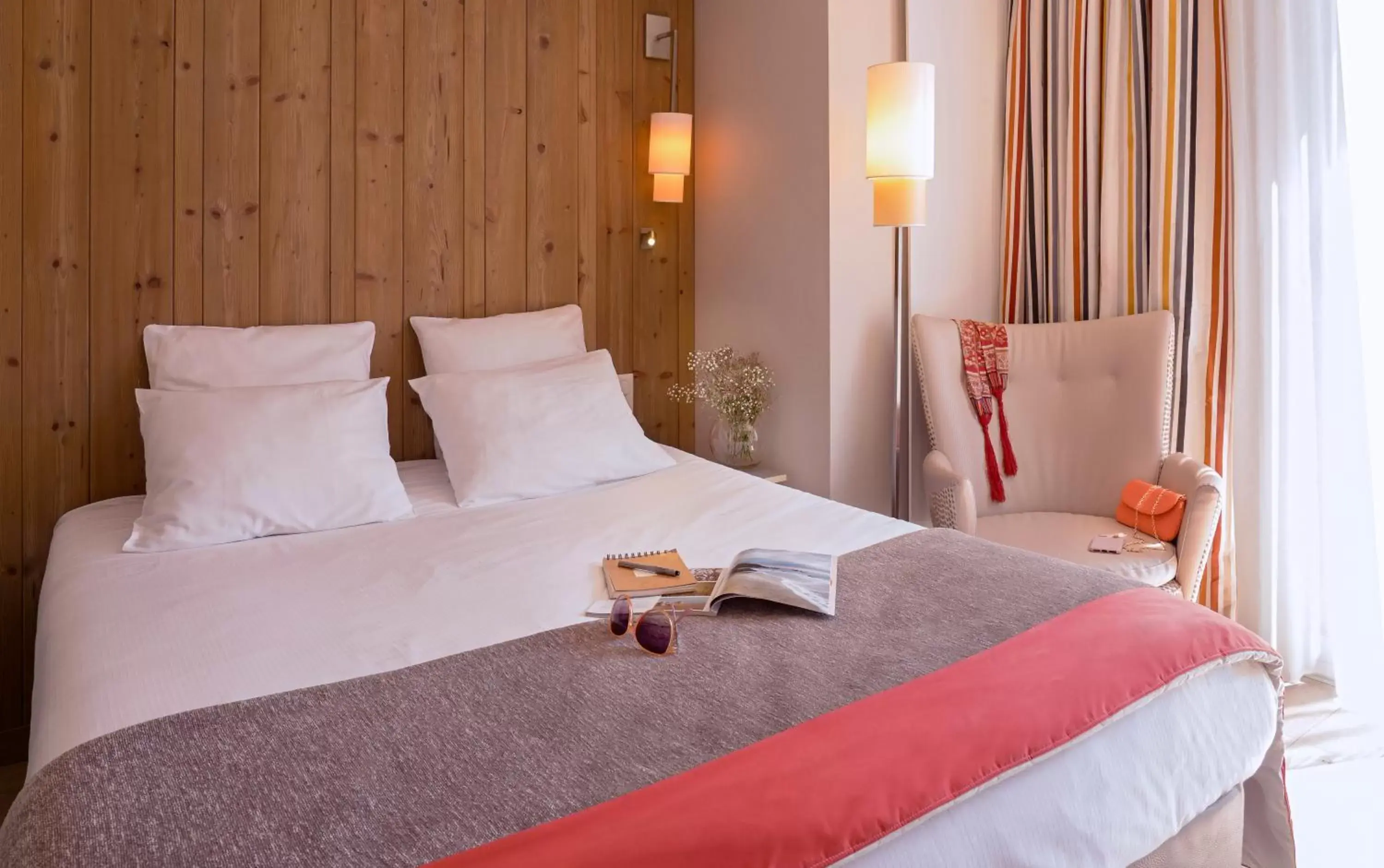 Classic Double Room with Terrace in Hôtel de la Baie - Thalassothérapie PREVITHAL Classic Double Room with Terrace in Hôtel de la Baie - Thalassothérapie PREVITHAL