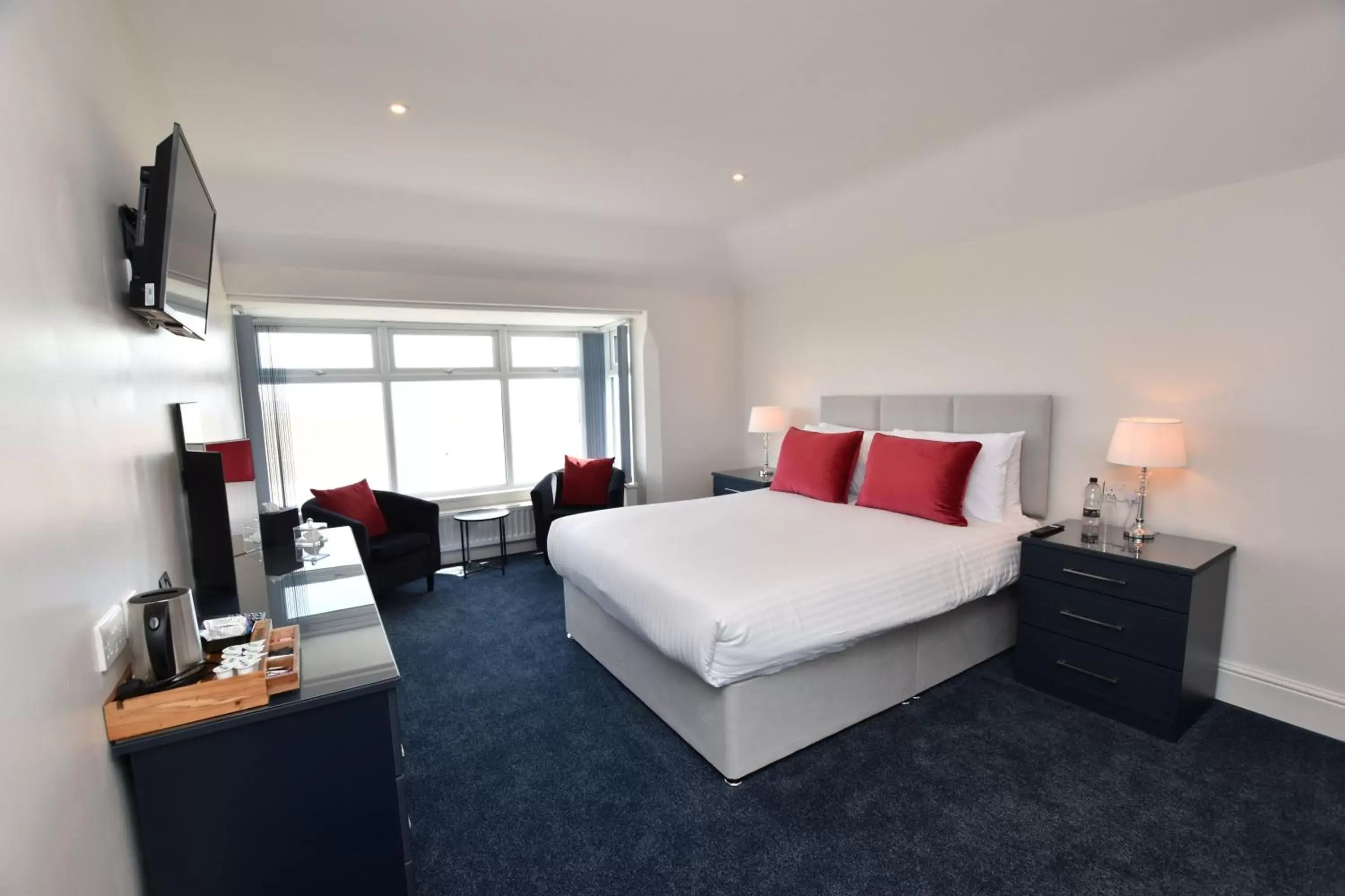 Large Double Room in Kingsway Hotel. Large Double Room in Kingsway Hotel.