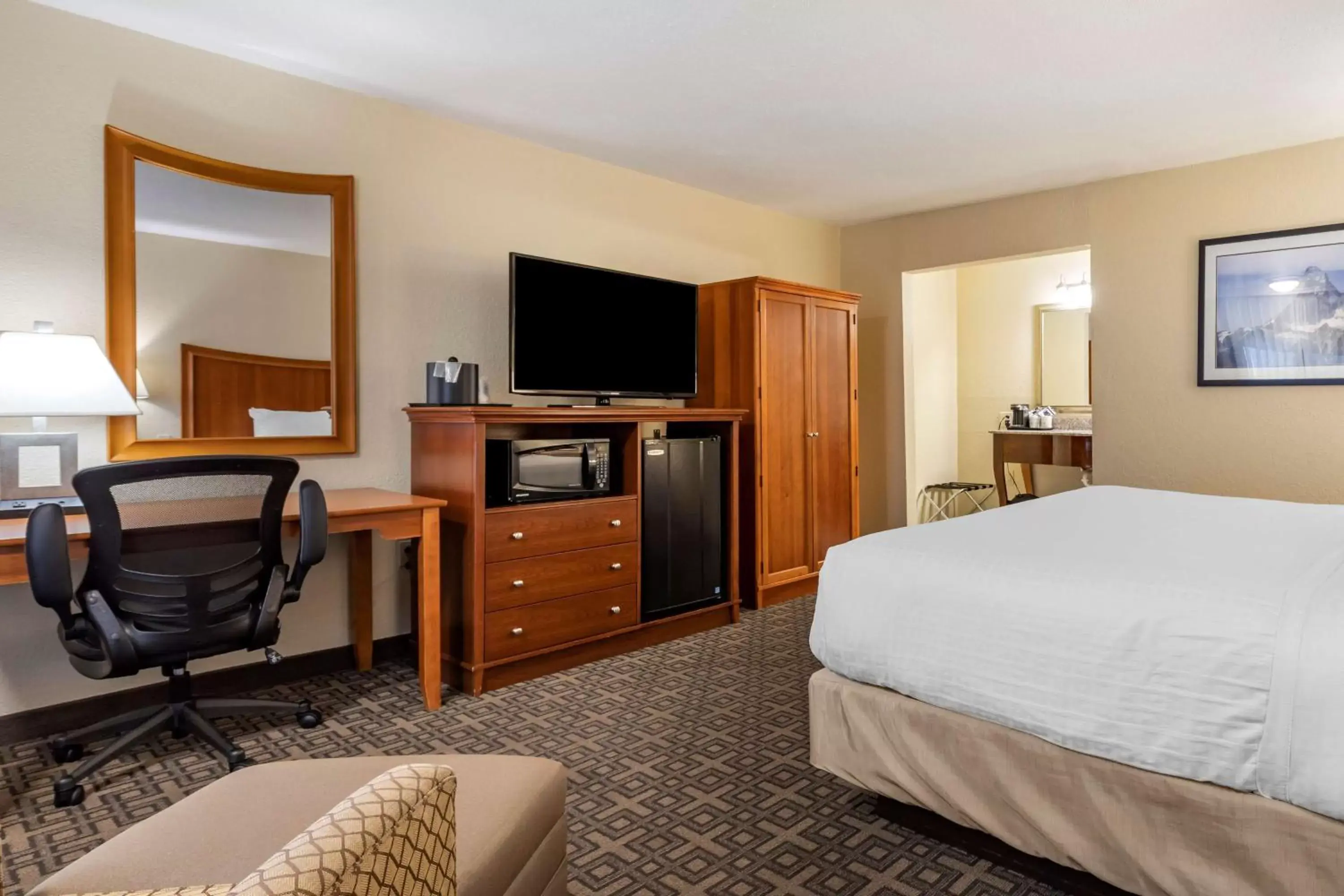 Standard King Room - Smoking in Best Western Swiss Clock Inn Standard King Room - Smoking in Best Western Swiss Clock Inn