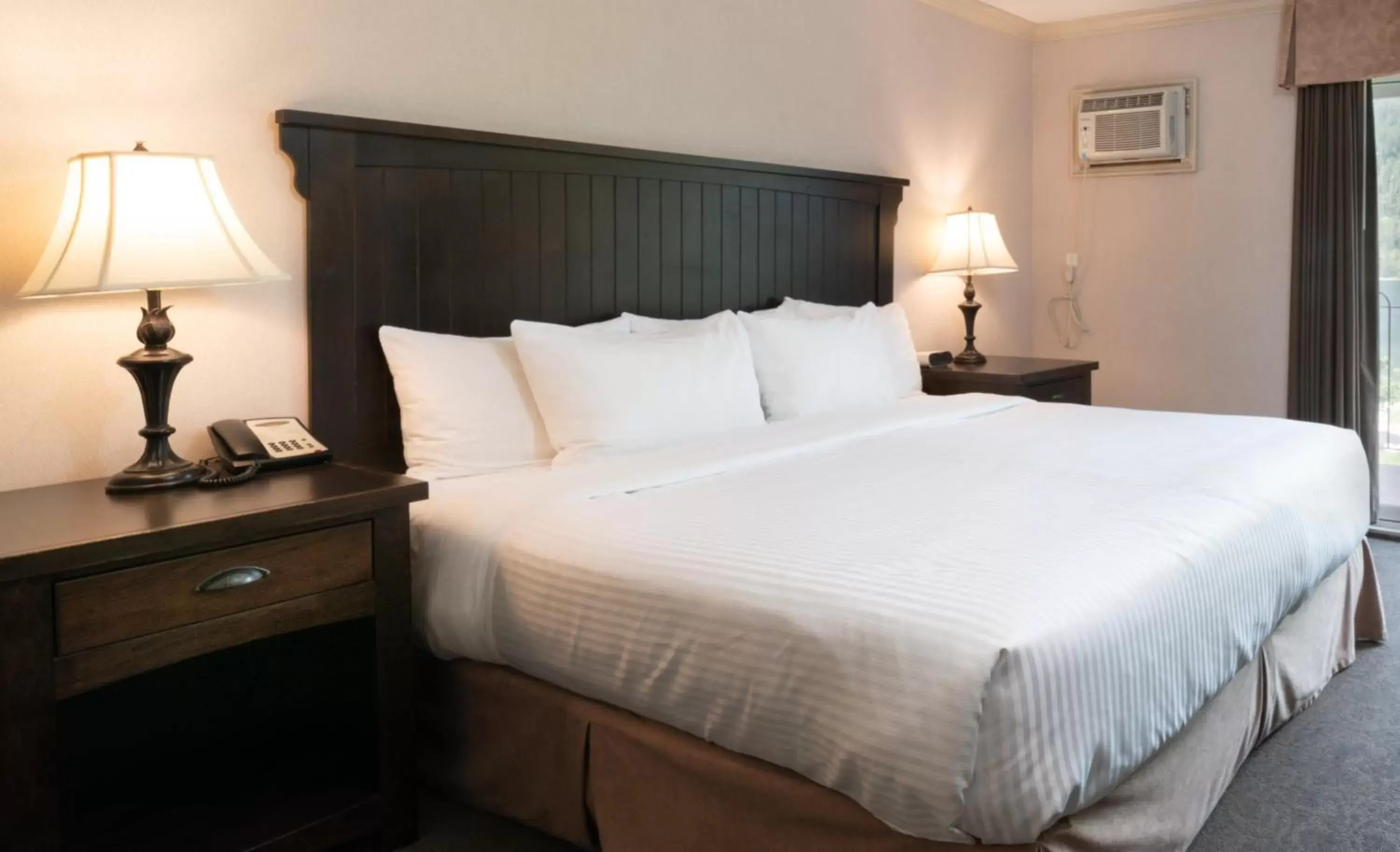 Queen Room with Kitchenette in Prestige Inn Nelson Queen Room with Kitchenette in Prestige Inn Nelson