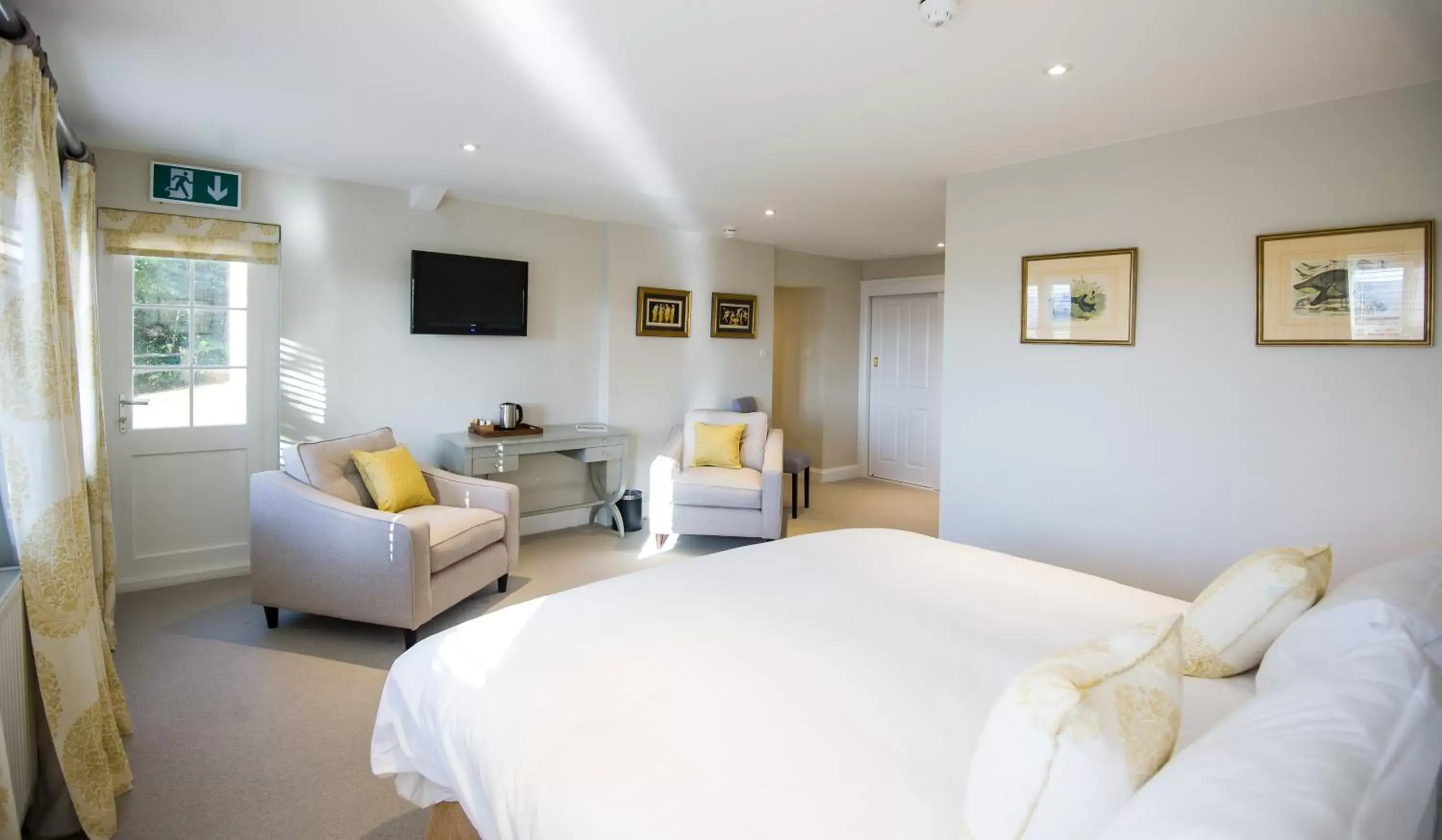 Deluxe Family Room in Cowdray Lodge B&B rooms Deluxe Family Room in Cowdray Lodge B&B rooms