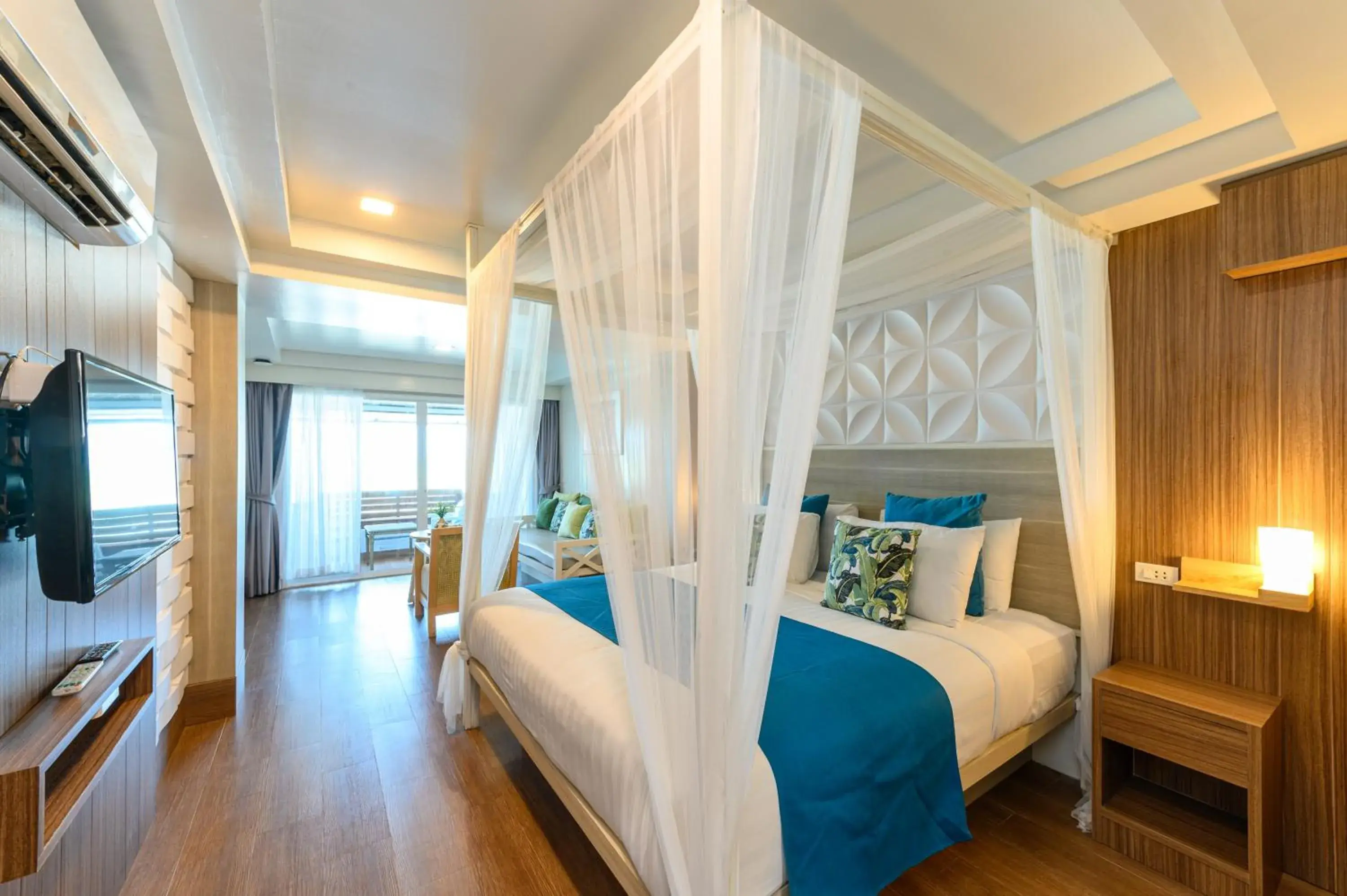 Superior Sea View with Balcony in Maldives Beach Resort Superior Sea View with Balcony in Maldives Beach Resort