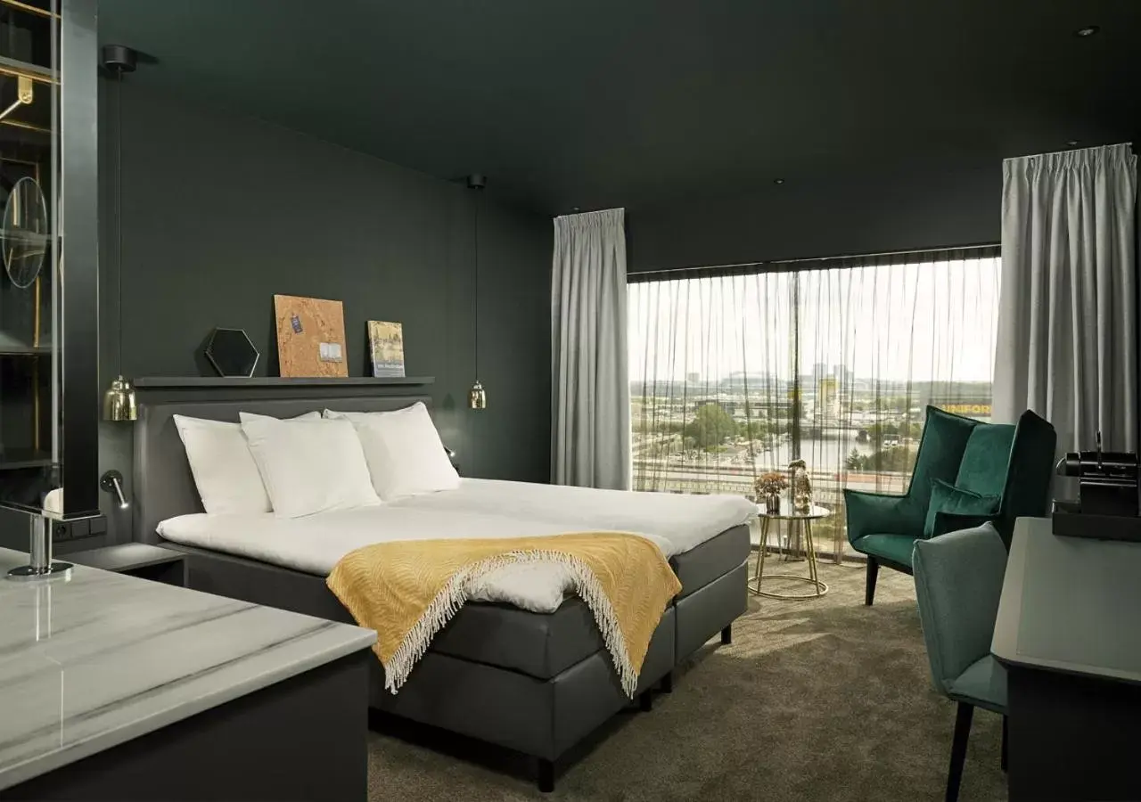 Comfort double Room with open bathroom in Van der Valk Hotel Amsterdam - Amstel Comfort double Room with open bathroom in Van der Valk Hotel Amsterdam - Amstel