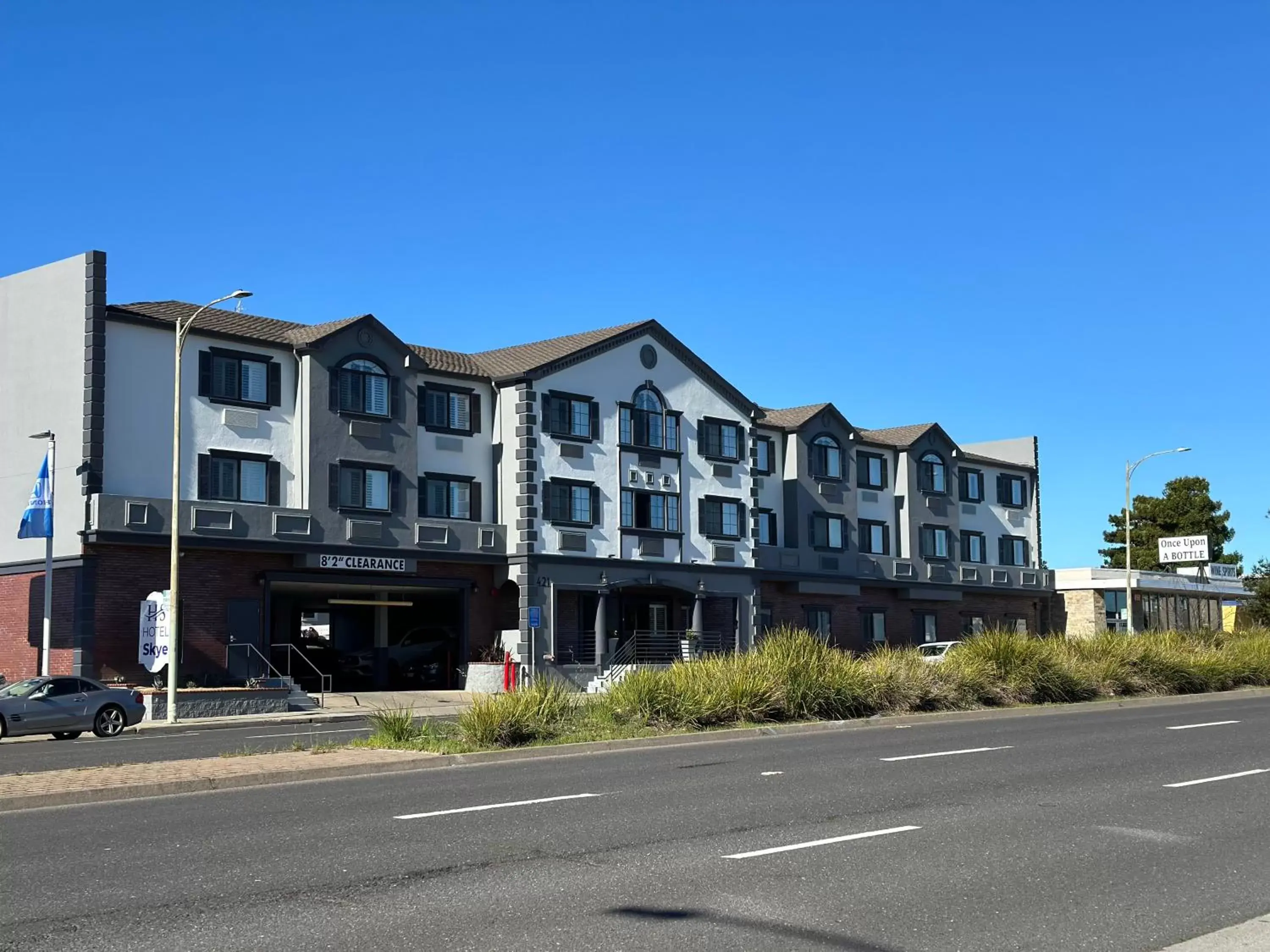 Property Building in Super 8 by Wyndham San Bruno /SF Intl Arpt West Property Building in Super 8 by Wyndham San Bruno /SF Intl Arpt West