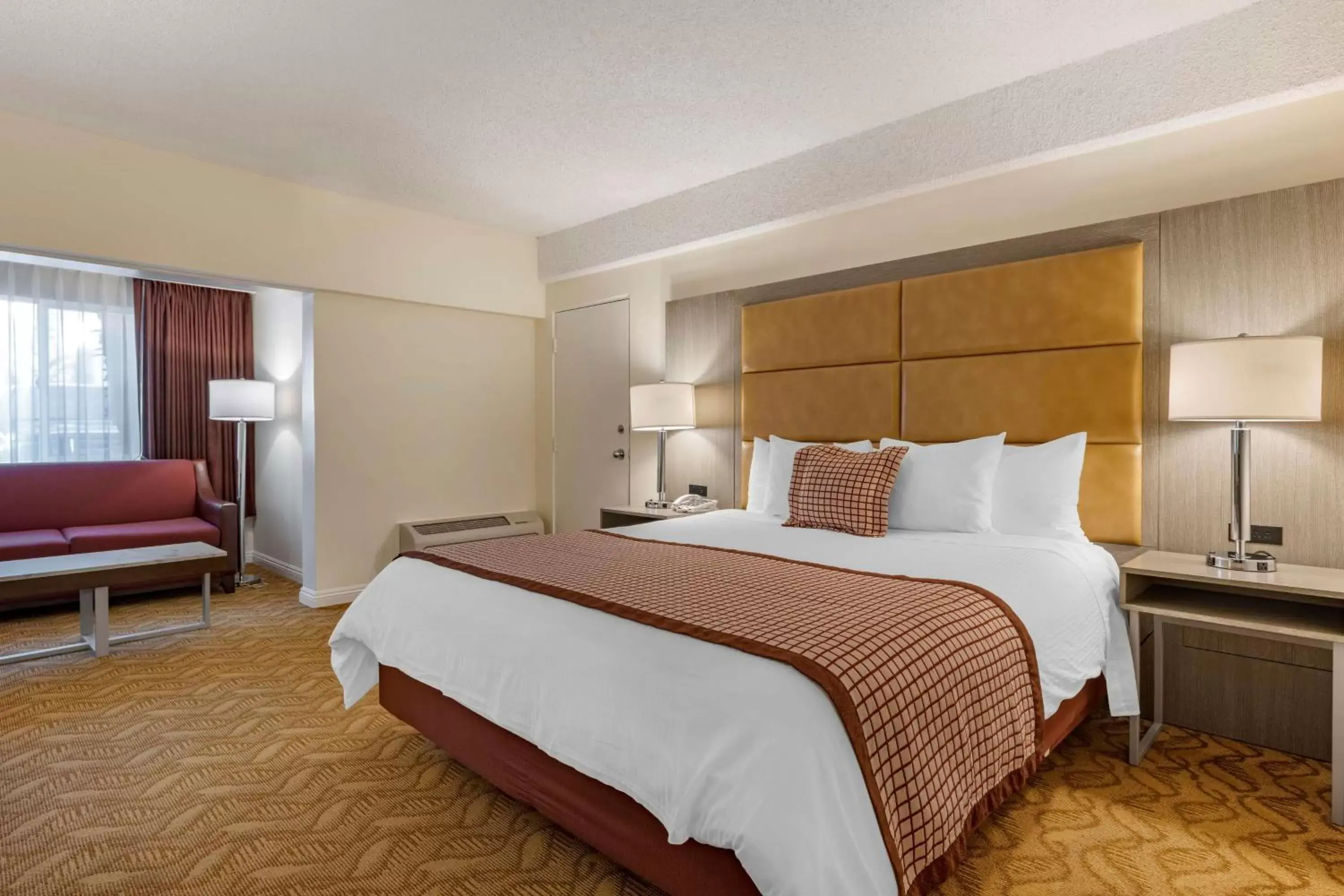 Large King Room with Sofa Bed and Roll-In Shower - Disability Access/Non-Smoking in Best Western Plus Thousand Oaks Inn Large King Room with Sofa Bed and Roll-In Shower - Disability Access/Non-Smoking in Best Western Plus Thousand Oaks Inn