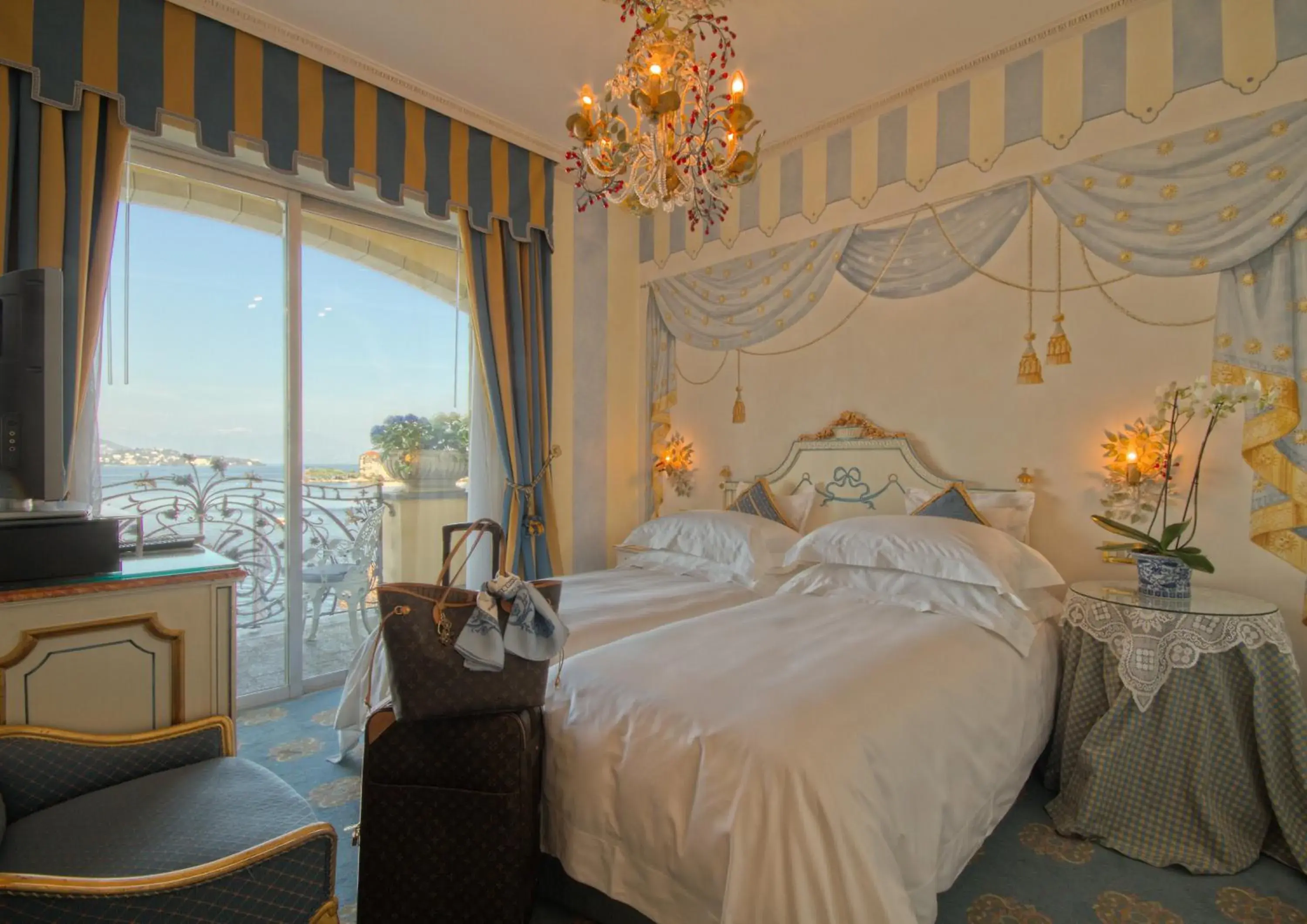 Deluxe Double Room with Lake View in Villa e Palazzo Aminta - A Leading Hotel of The World Deluxe Double Room with Lake View in Villa e Palazzo Aminta - A Leading Hotel of The World
