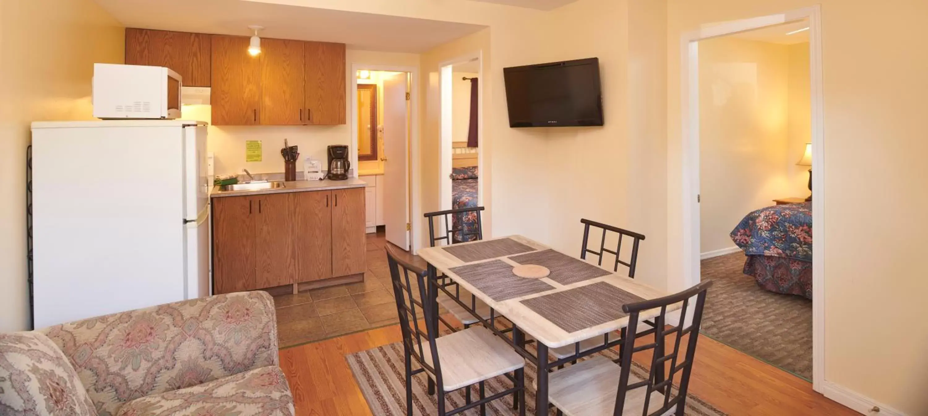 Two-Bedroom Suite in Black Sea Motel Two-Bedroom Suite in Black Sea Motel