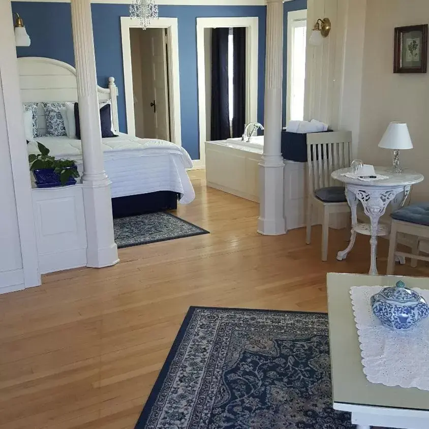 King Suite with Balcony in The Wanderlust Hotel King Suite with Balcony in The Wanderlust Hotel