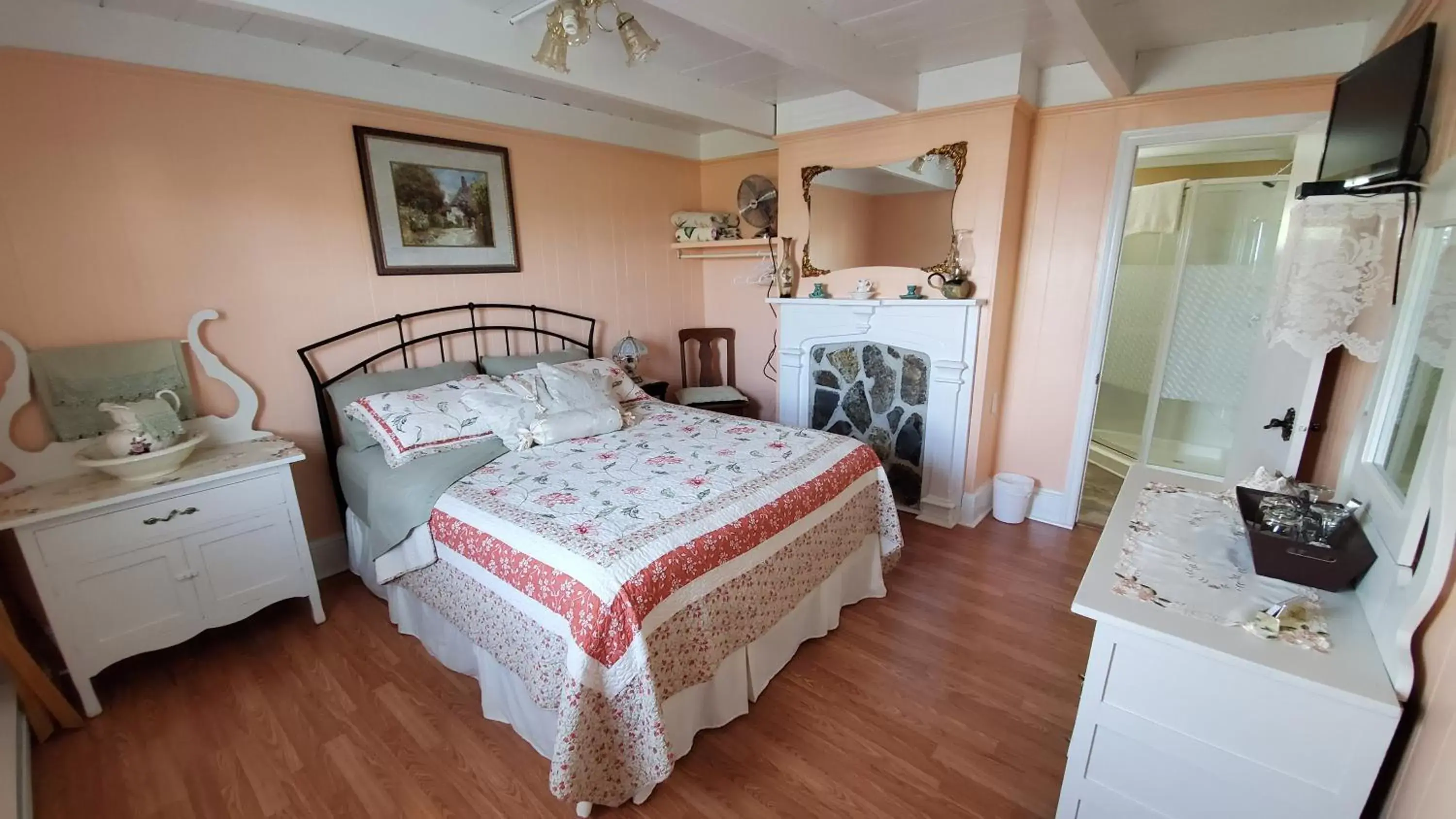 Queen Room in Hillside B&B Queen Room in Hillside B&B