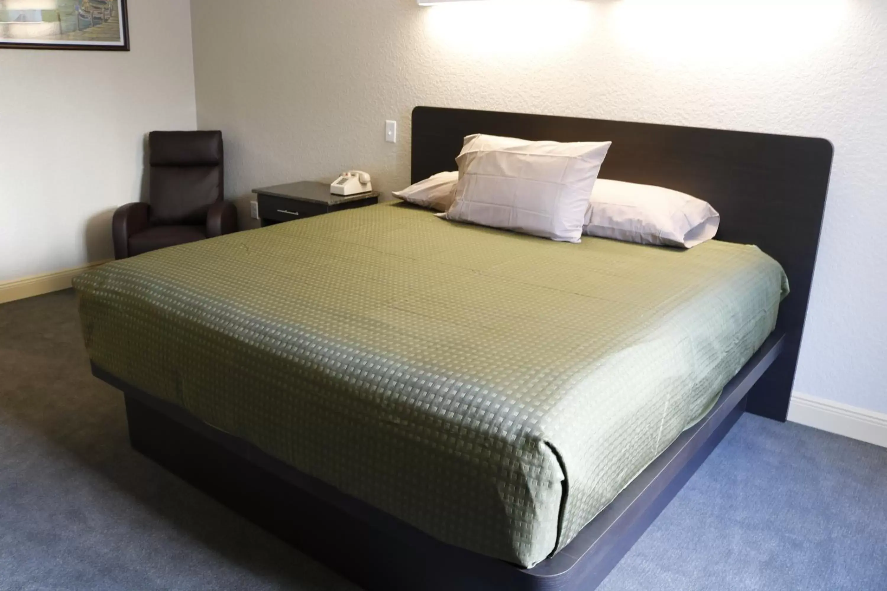 King Room in Pioneer Inn King Room in Pioneer Inn