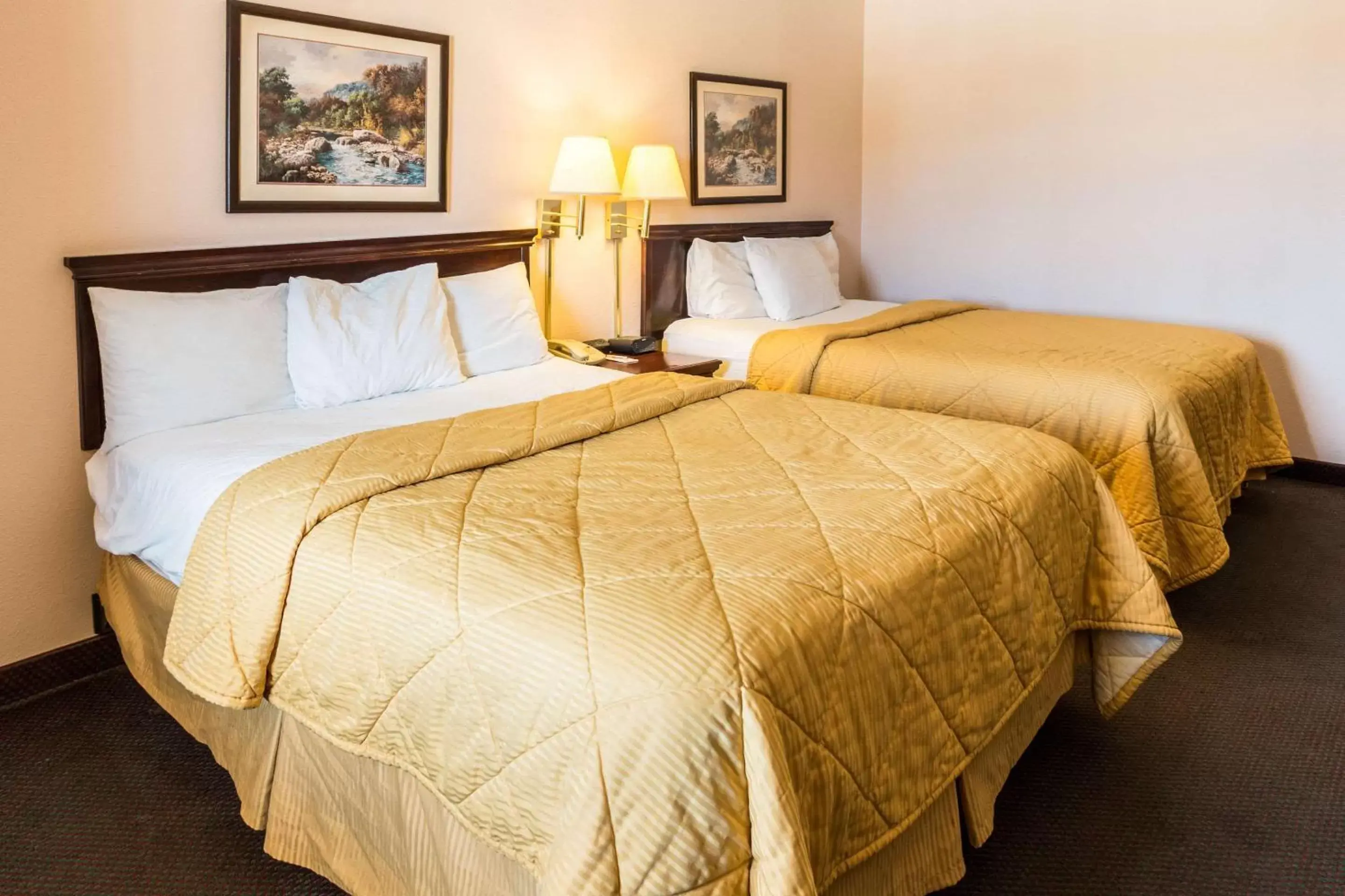 Queen Room with Two Queen Beds - Non-Smoking in Rodeway Inn Queen Room with Two Queen Beds - Non-Smoking in Rodeway Inn