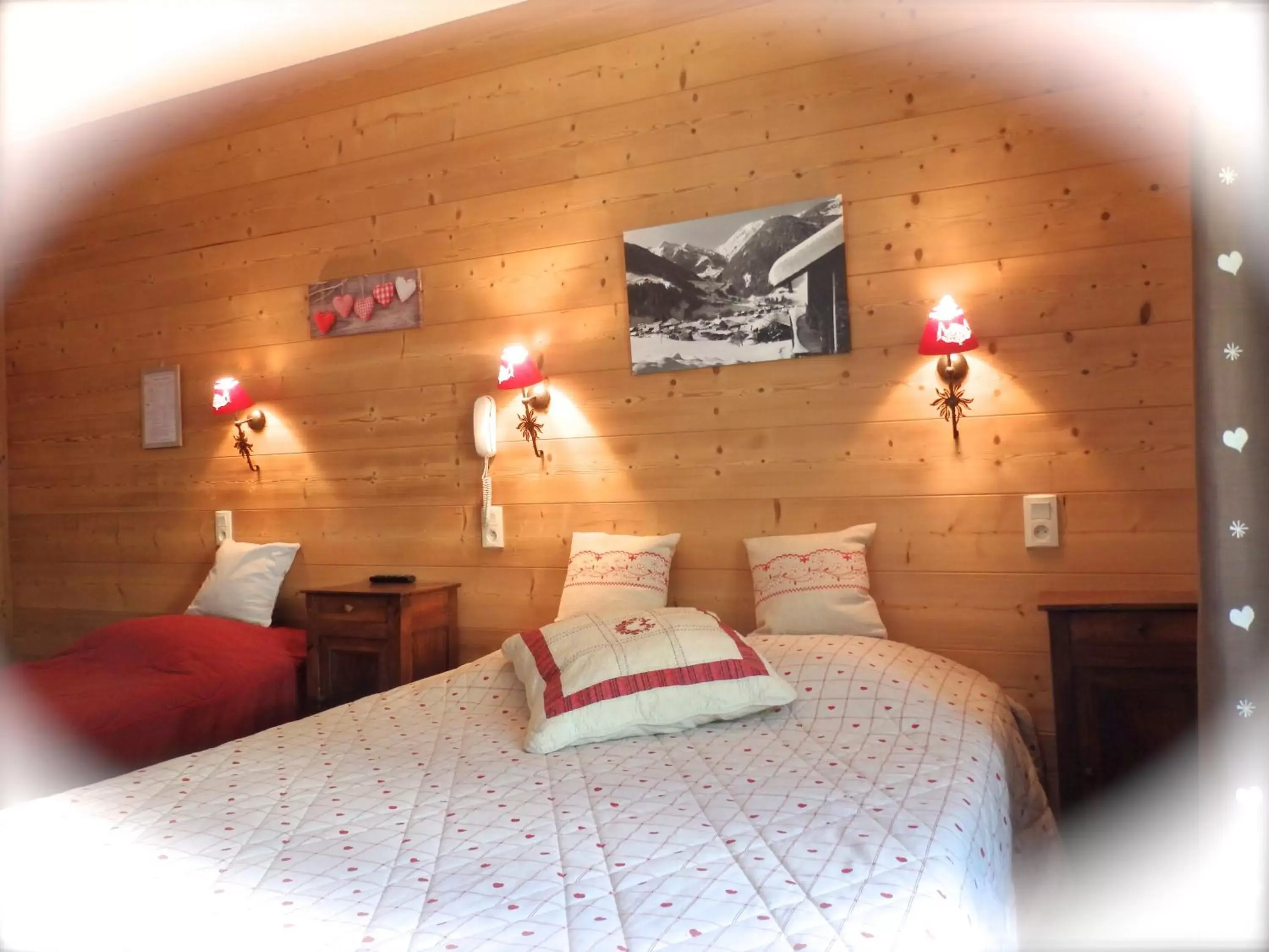 Triple Room with Bath in Hôtel Viallet Triple Room with Bath in Hôtel Viallet