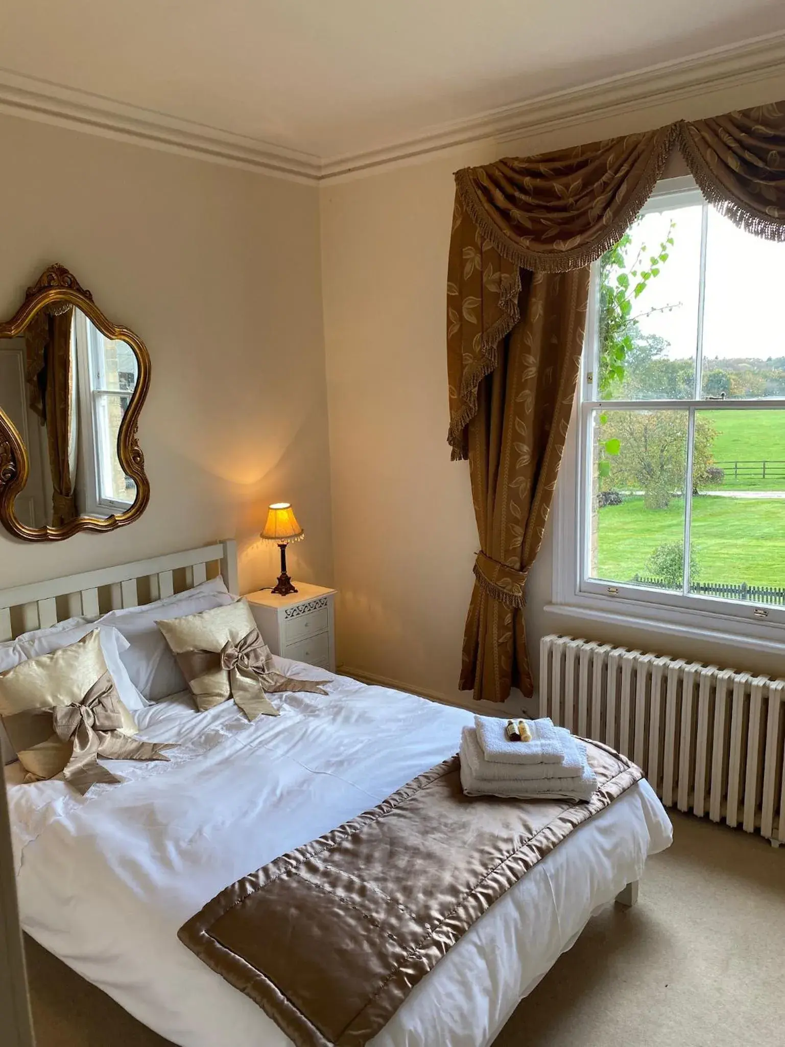Standard Double Room with Shared Bathroom in Lodge Farm Bed & Breakfast Standard Double Room with Shared Bathroom in Lodge Farm Bed & Breakfast