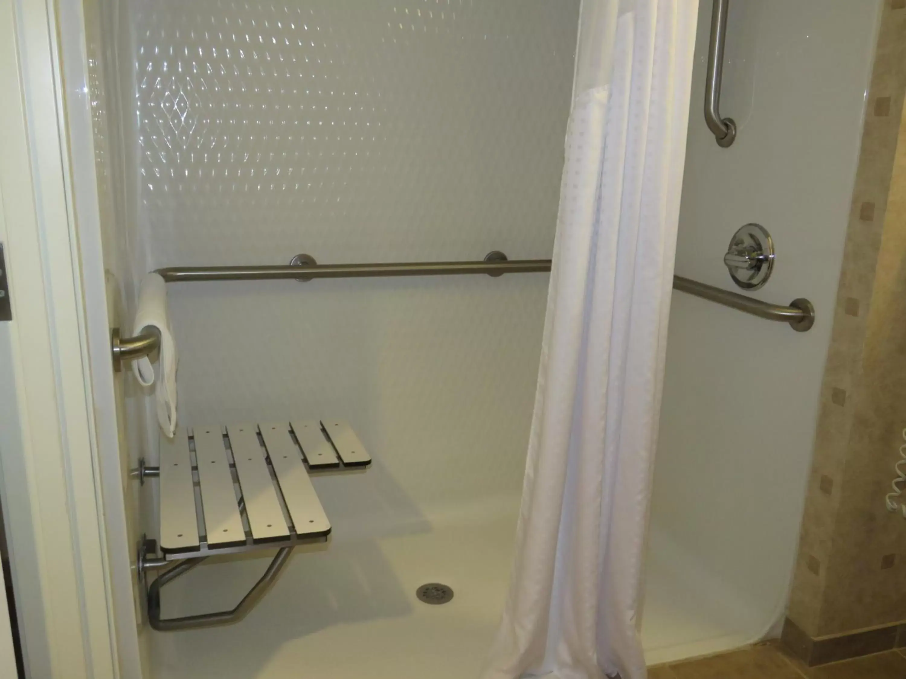 Standard Queen Room with Two Queen Beds and Roll-In Shower - Mobility Access in Holiday Inn Express Hotel & Suites Bartlesville by IHG Standard Queen Room with Two Queen Beds and Roll-In Shower - Mobility Access in Holiday Inn Express Hotel & Suites Bartlesville by IHG