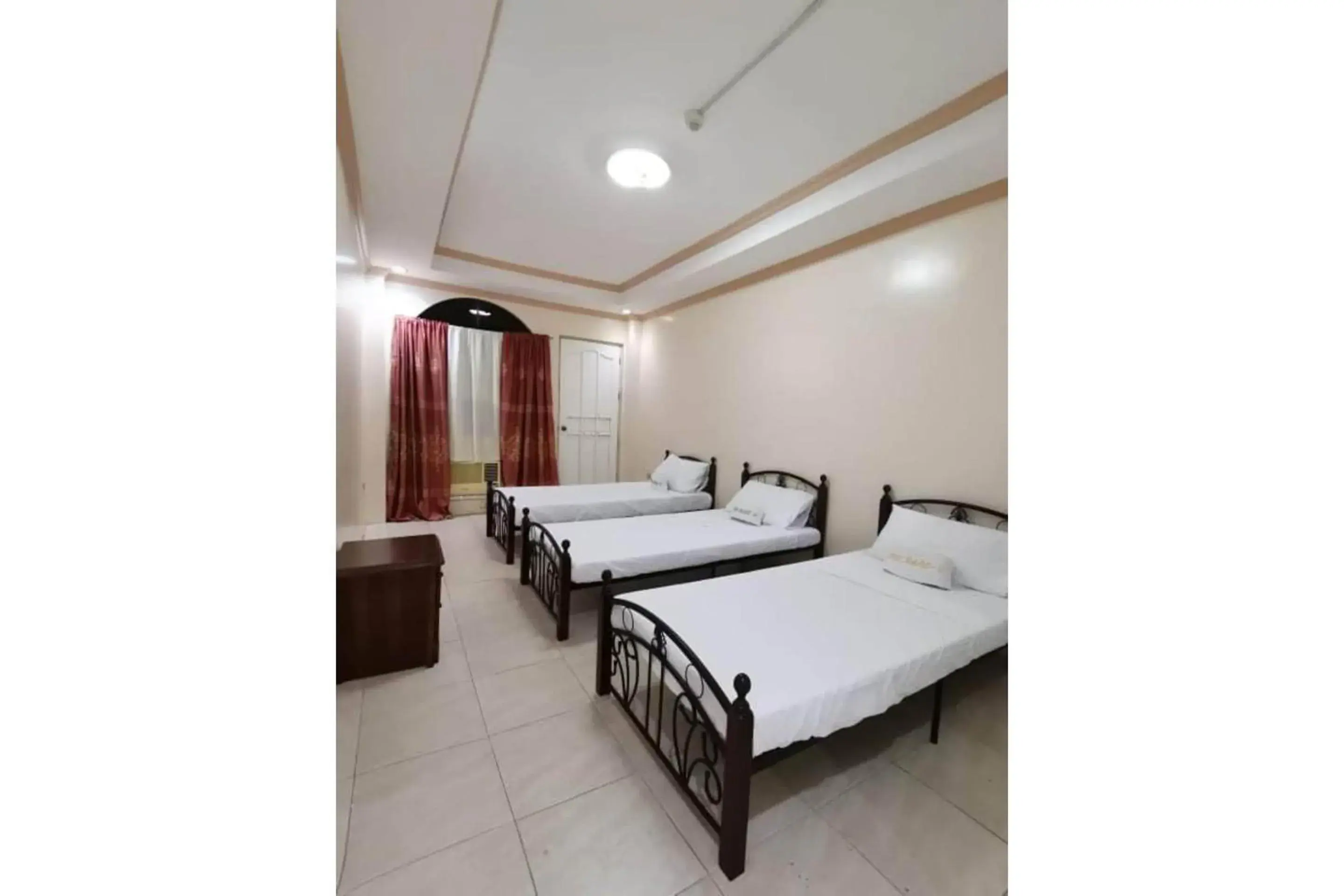 Standard Triple in OYO 799 Ddd Habitat Iloilo Standard Triple in OYO 799 Ddd Habitat Iloilo