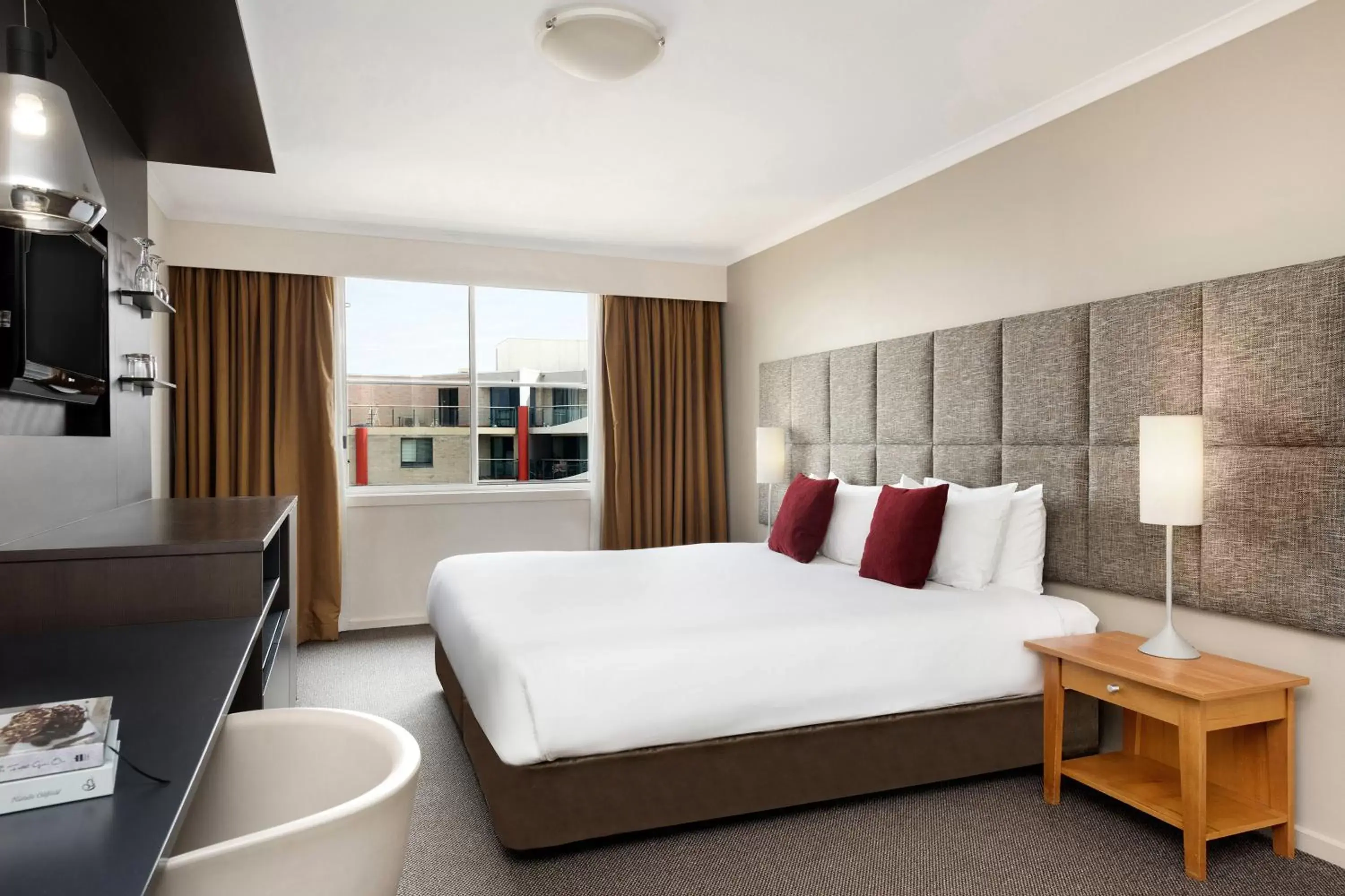 Hotel Room - Weekly Housekeeping in Mantra on Northbourne Hotel Room - Weekly Housekeeping in Mantra on Northbourne
