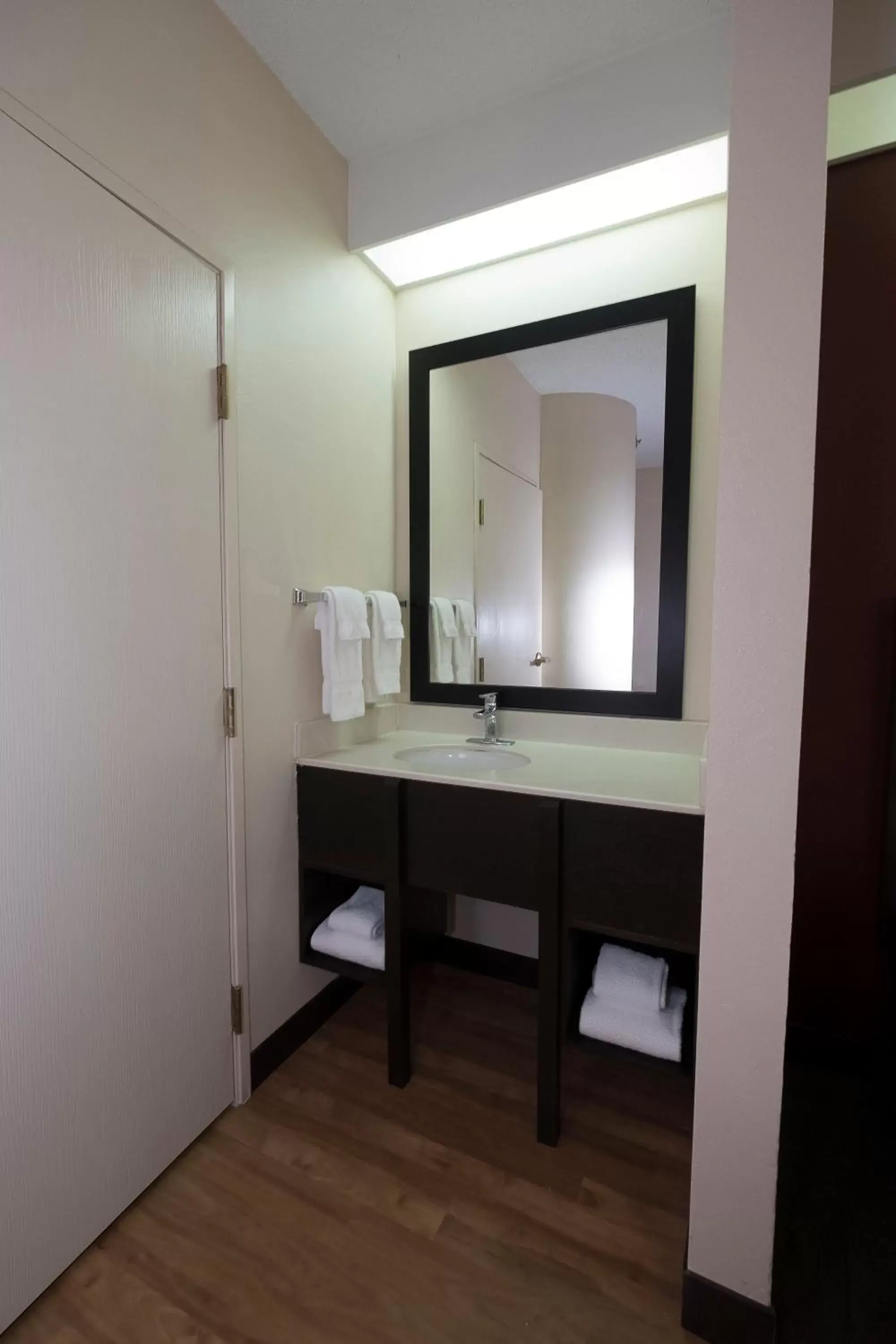 King Room - Accessible/Non Smoking in Quality Inn Bentonville-Rogers King Room - Accessible/Non Smoking in Quality Inn Bentonville-Rogers