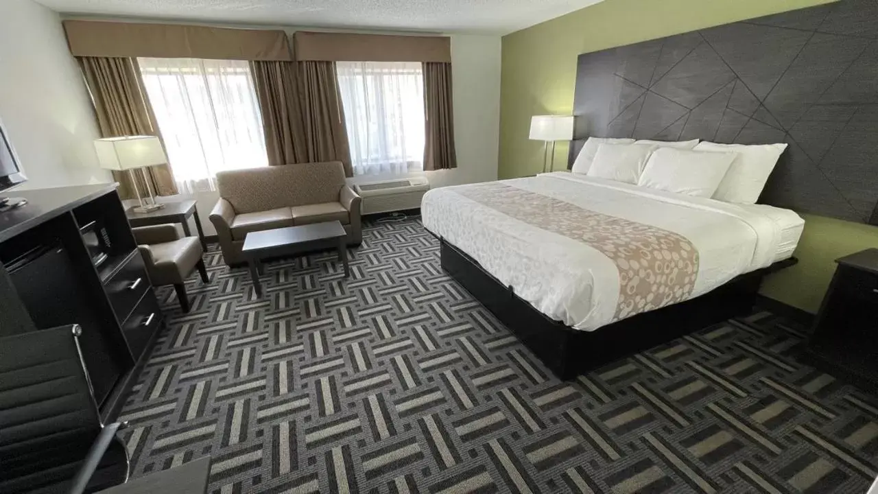 One-Bedroom Apartment - Non-Smoking in La Quinta Inn and Suites by Wyndham Cincinnati North One-Bedroom Apartment - Non-Smoking in La Quinta Inn and Suites by Wyndham Cincinnati North