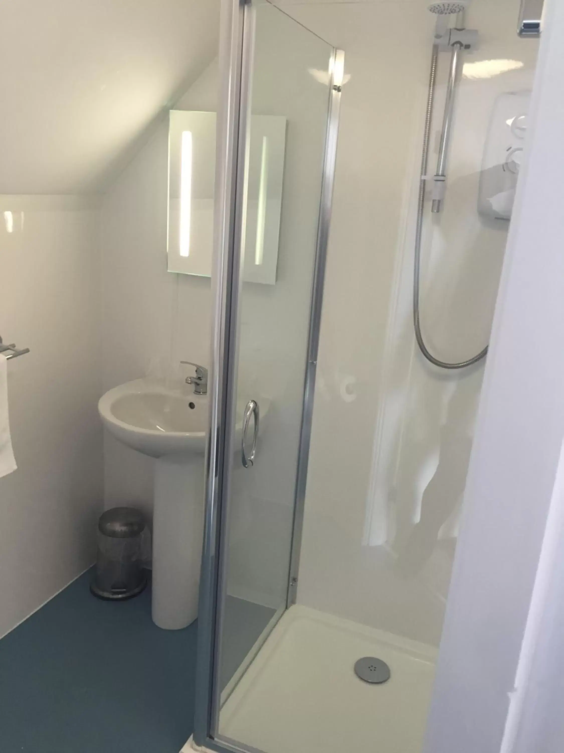 Twin Room with Sea View in The Pier Inn Twin Room with Sea View in The Pier Inn