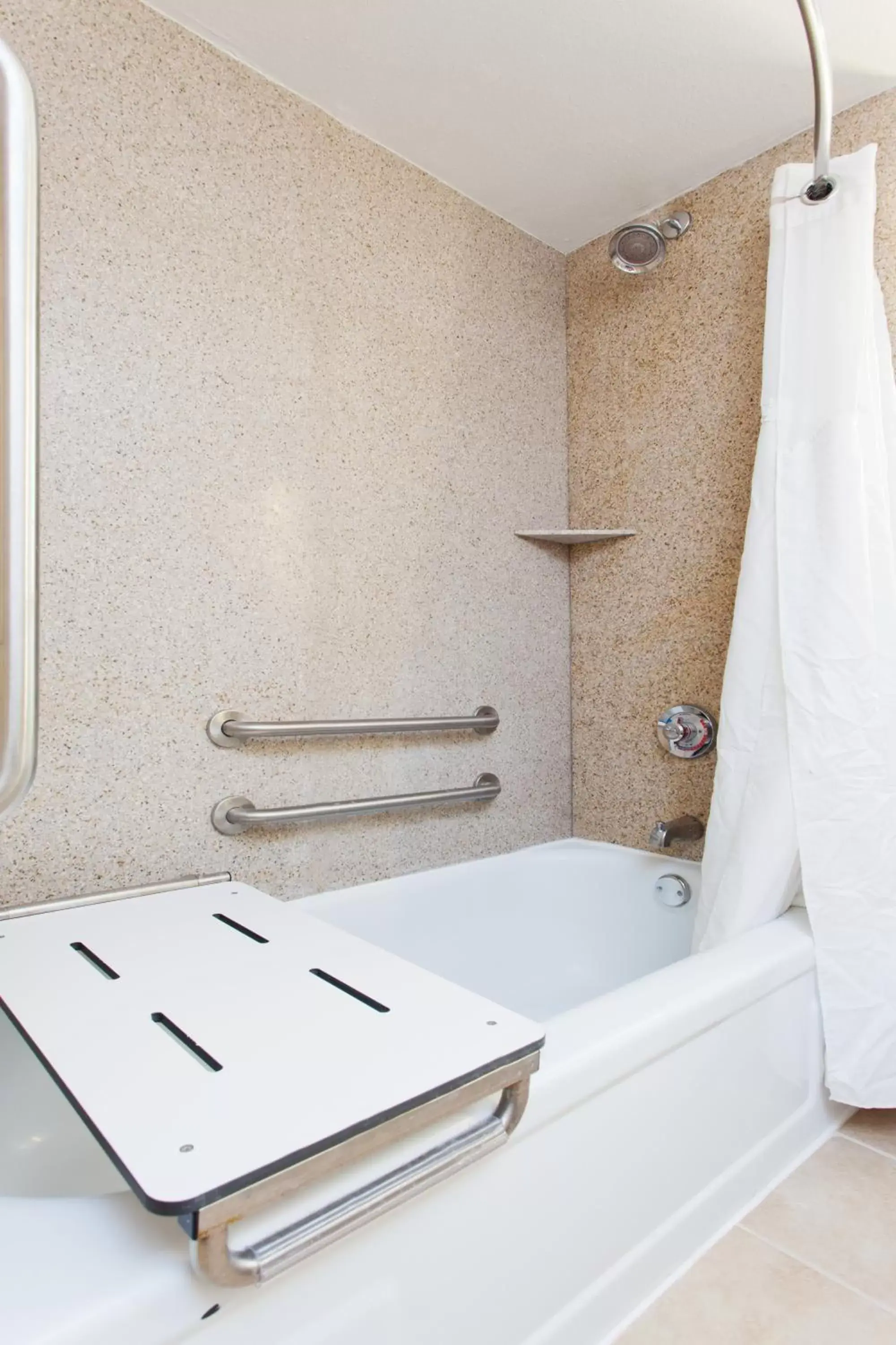 King Room - Mobility Access Tub - Non-Smoking in Holiday Inn Shreveport Downtown by IHG King Room - Mobility Access Tub - Non-Smoking in Holiday Inn Shreveport Downtown by IHG