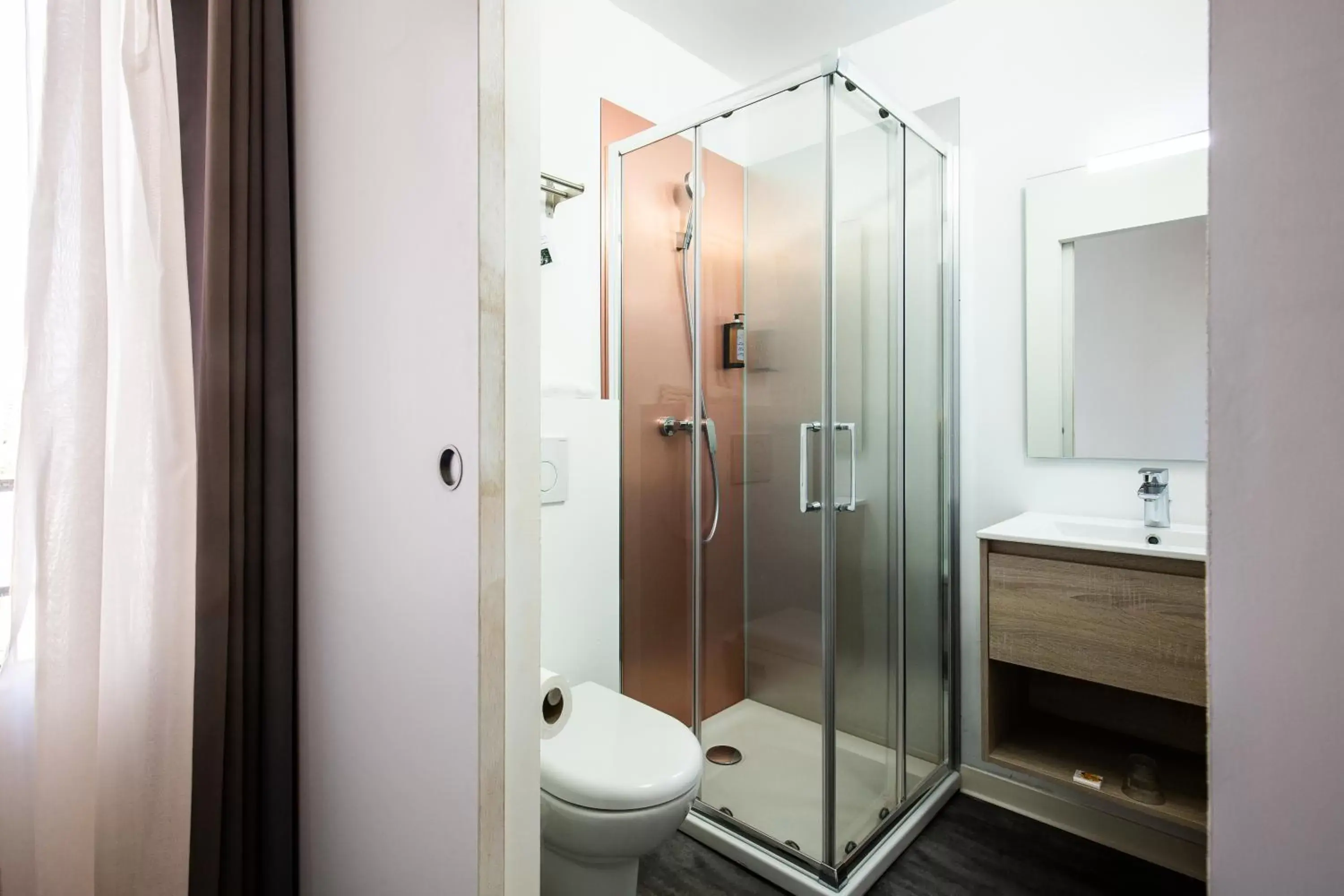 Single Room in Hôtel PB - Paris-Barcelone Single Room in Hôtel PB - Paris-Barcelone