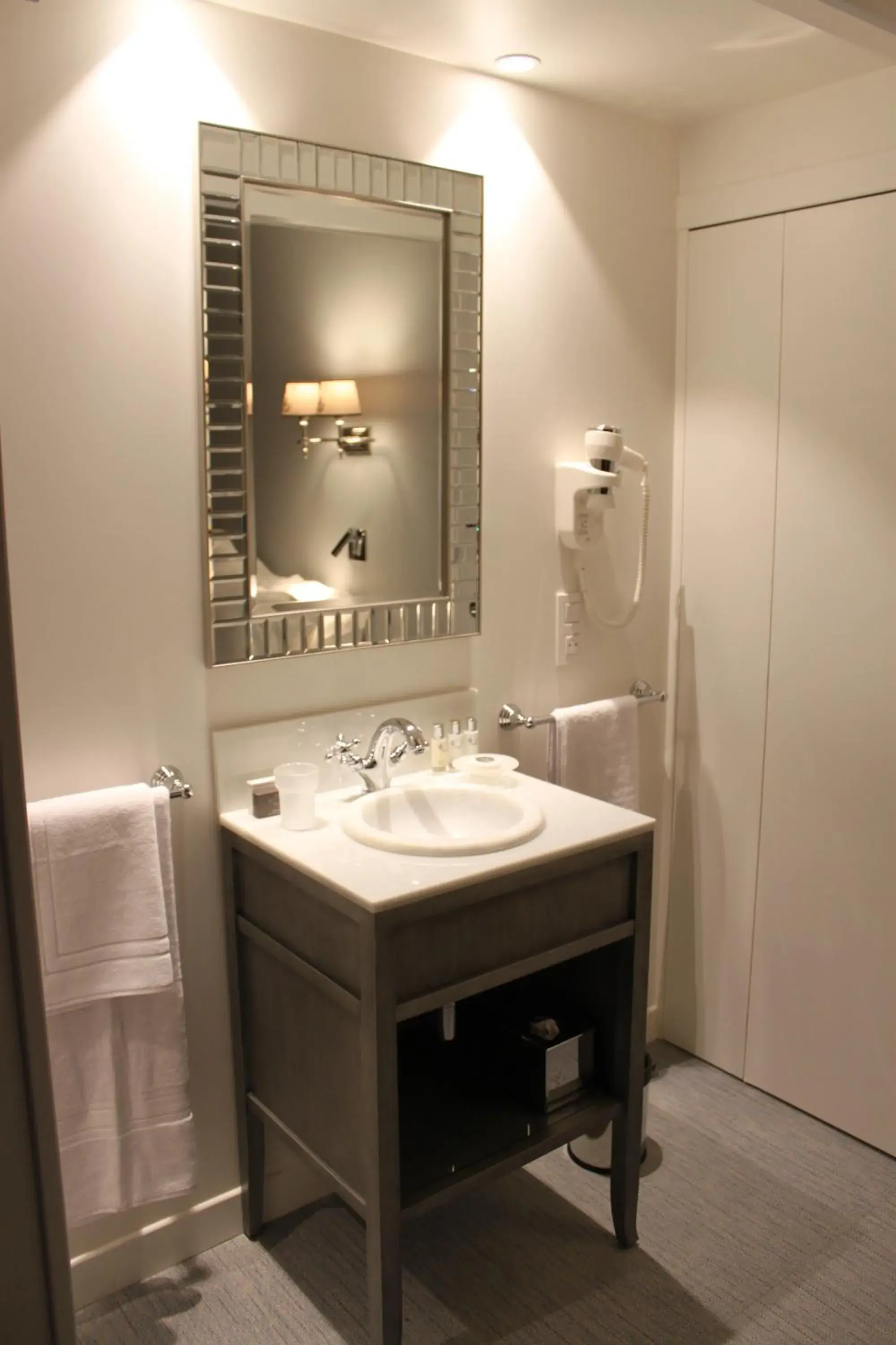 Classic Double Room in My Home In Paris Classic Double Room in My Home In Paris