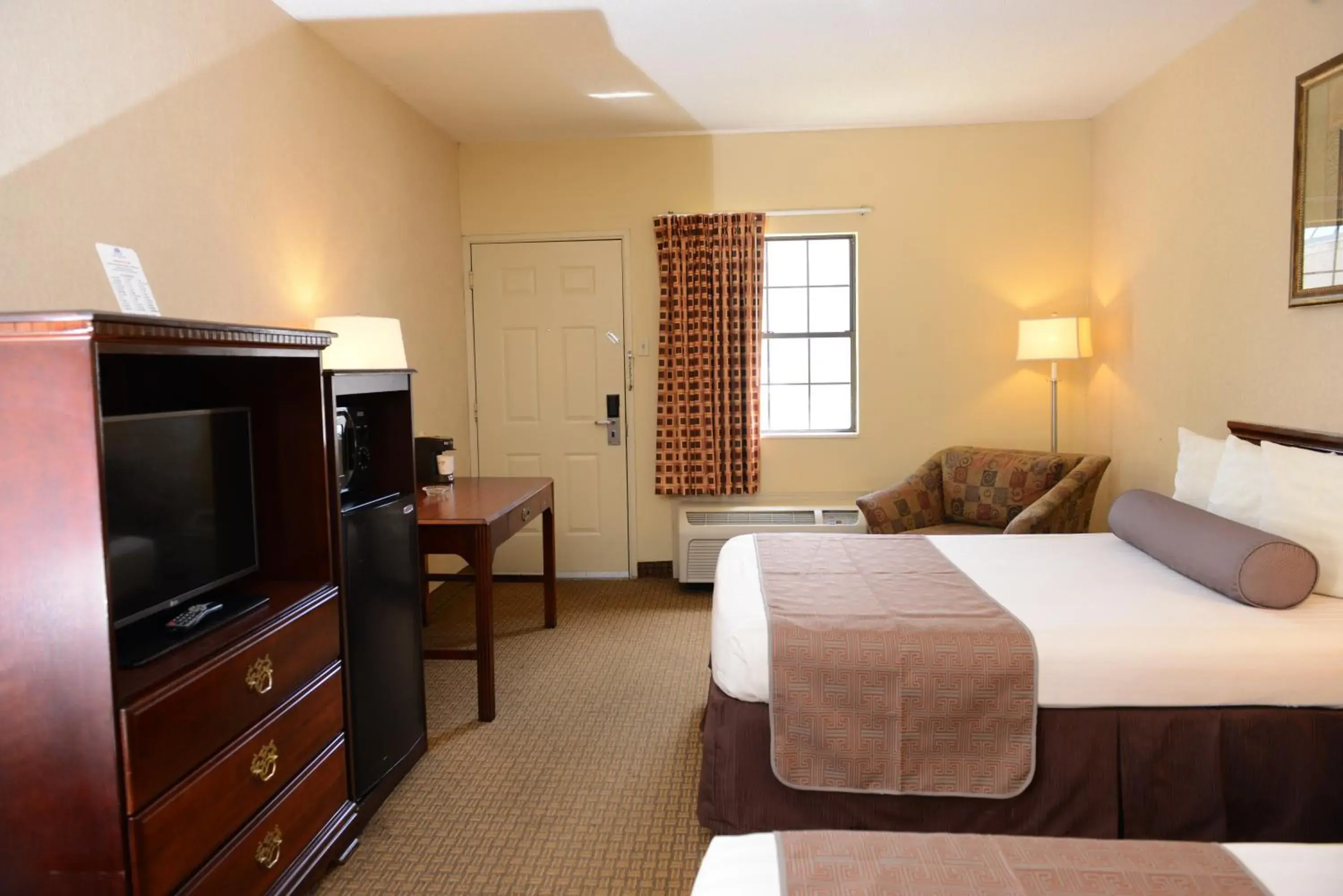 Double Room with Two Double Beds - Smoking in Americas Best Value Inn - Tunica Resort Double Room with Two Double Beds - Smoking in Americas Best Value Inn - Tunica Resort
