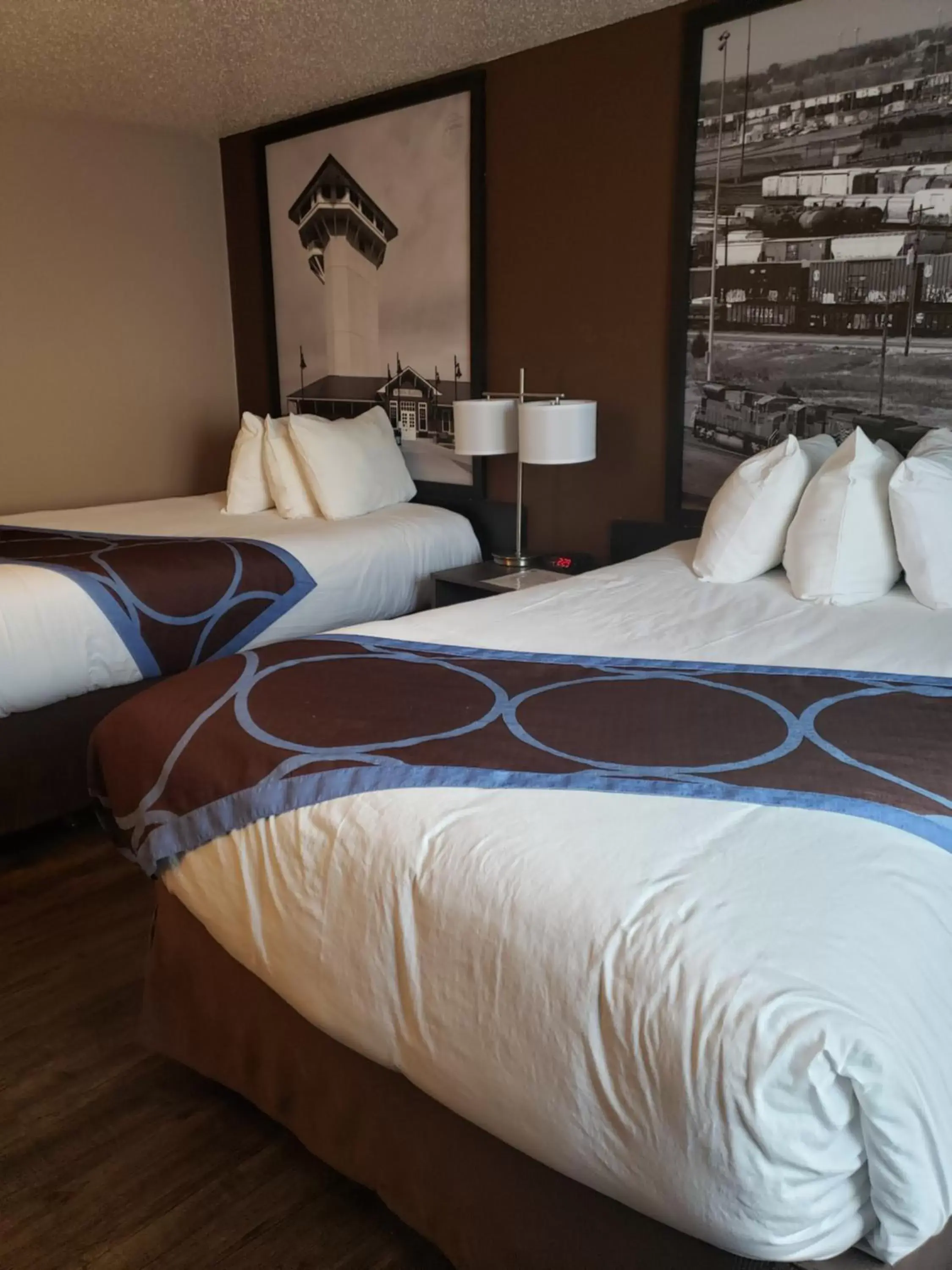 Double Room with Two Double Beds and Bath Tub - Mobility Accessible/Non-Smoking in Super 8 by Wyndham North Platte Double Room with Two Double Beds and Bath Tub - Mobility Accessible/Non-Smoking in Super 8 by Wyndham North Platte