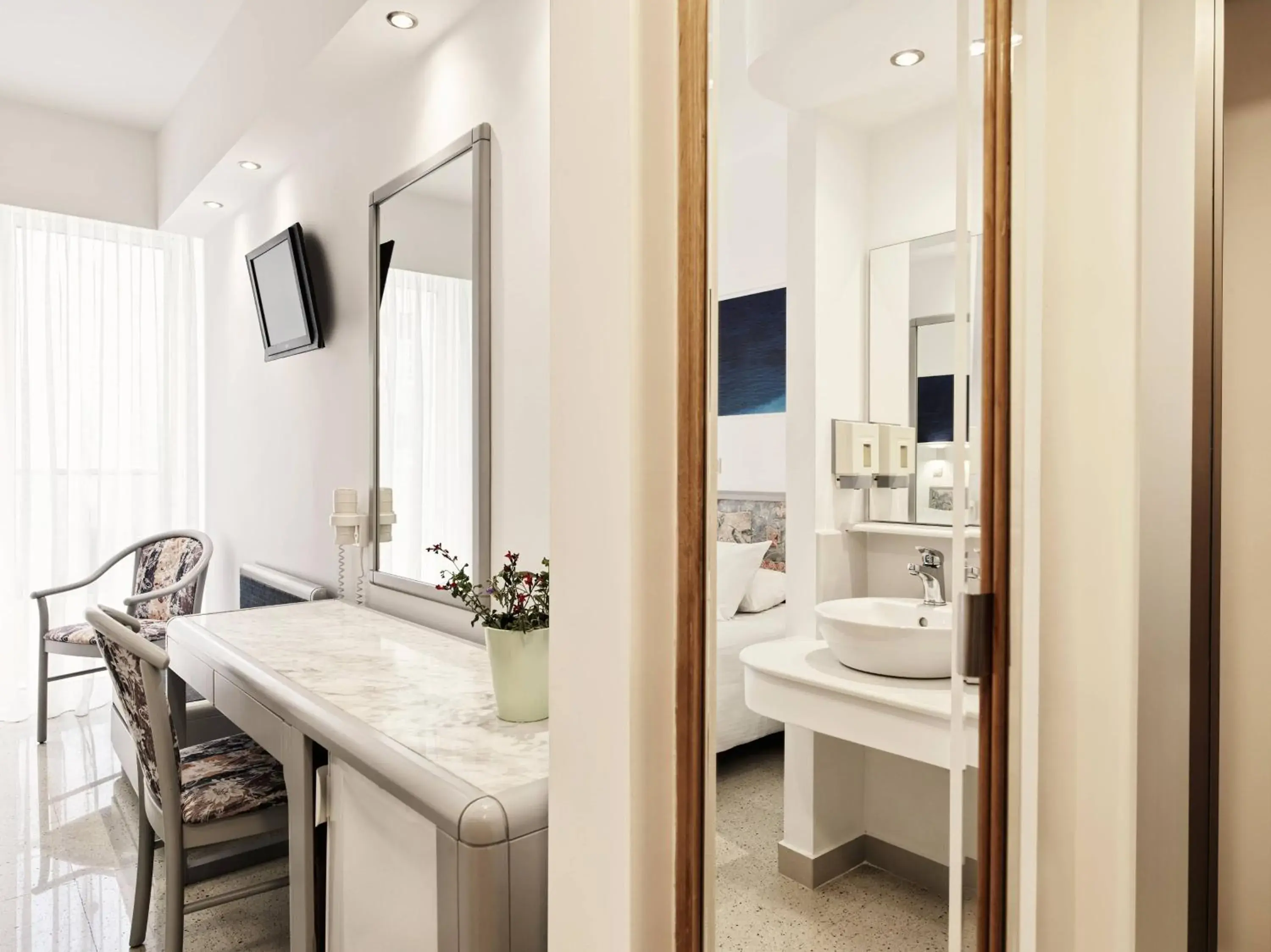 Club Twin Room Park View in Esperia City Hotel Club Twin Room Park View in Esperia City Hotel