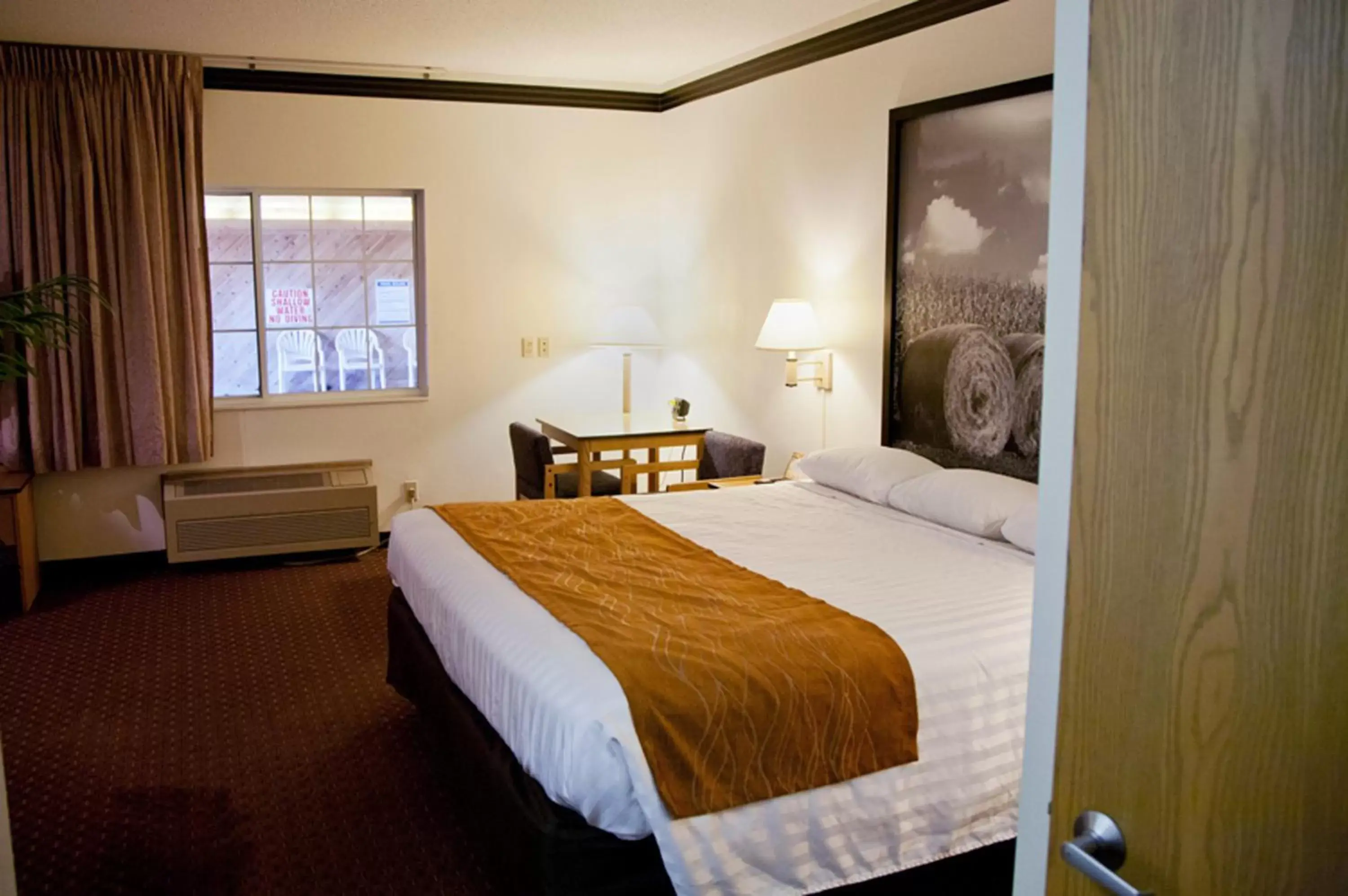 1 King Bed Non-Smoking in Americas Best Value Inn & Suites Atlantic 1 King Bed Non-Smoking in Americas Best Value Inn & Suites Atlantic