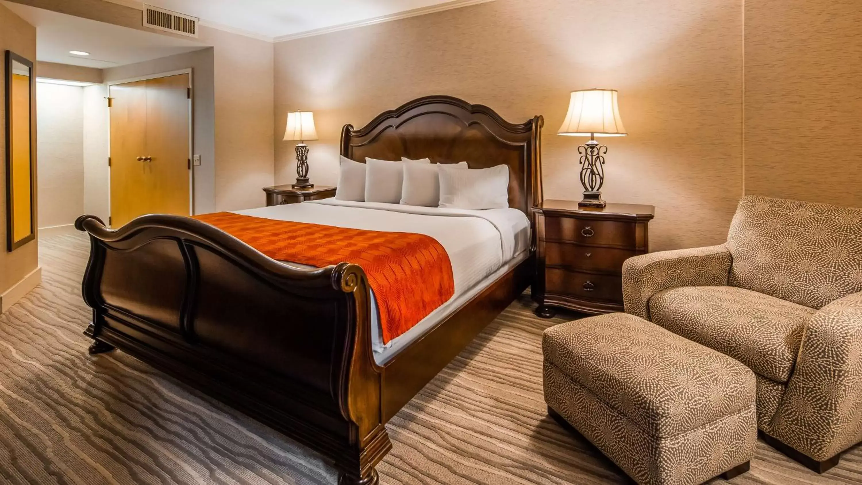 King Suite with Wet Bar - Non-Smoking in Heritage Hotel, Golf, Spa & Conference Center, BW Premier Collection King Suite with Wet Bar - Non-Smoking in Heritage Hotel, Golf, Spa & Conference Center, BW Premier Collection