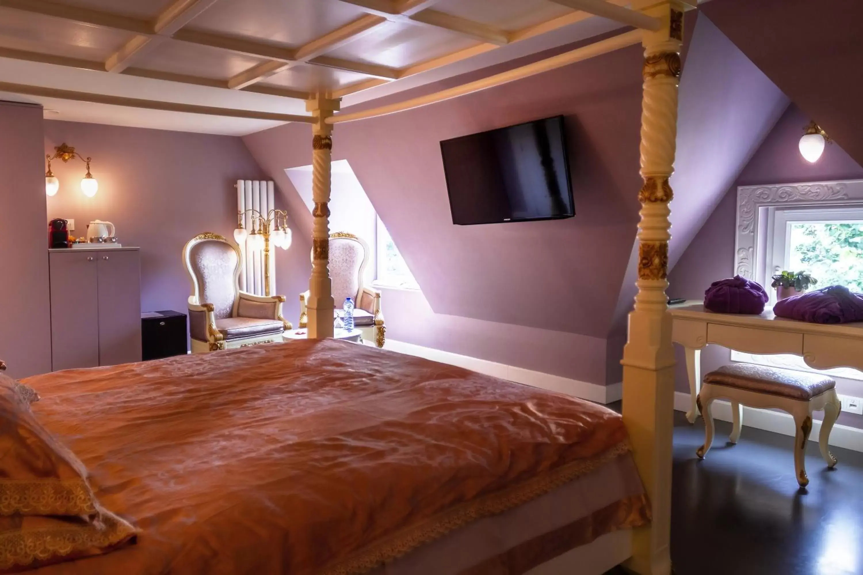 Superior King Room in B&B Saint-Georges -Located in the city centre of Bruges- Superior King Room in B&B Saint-Georges -Located in the city centre of Bruges-