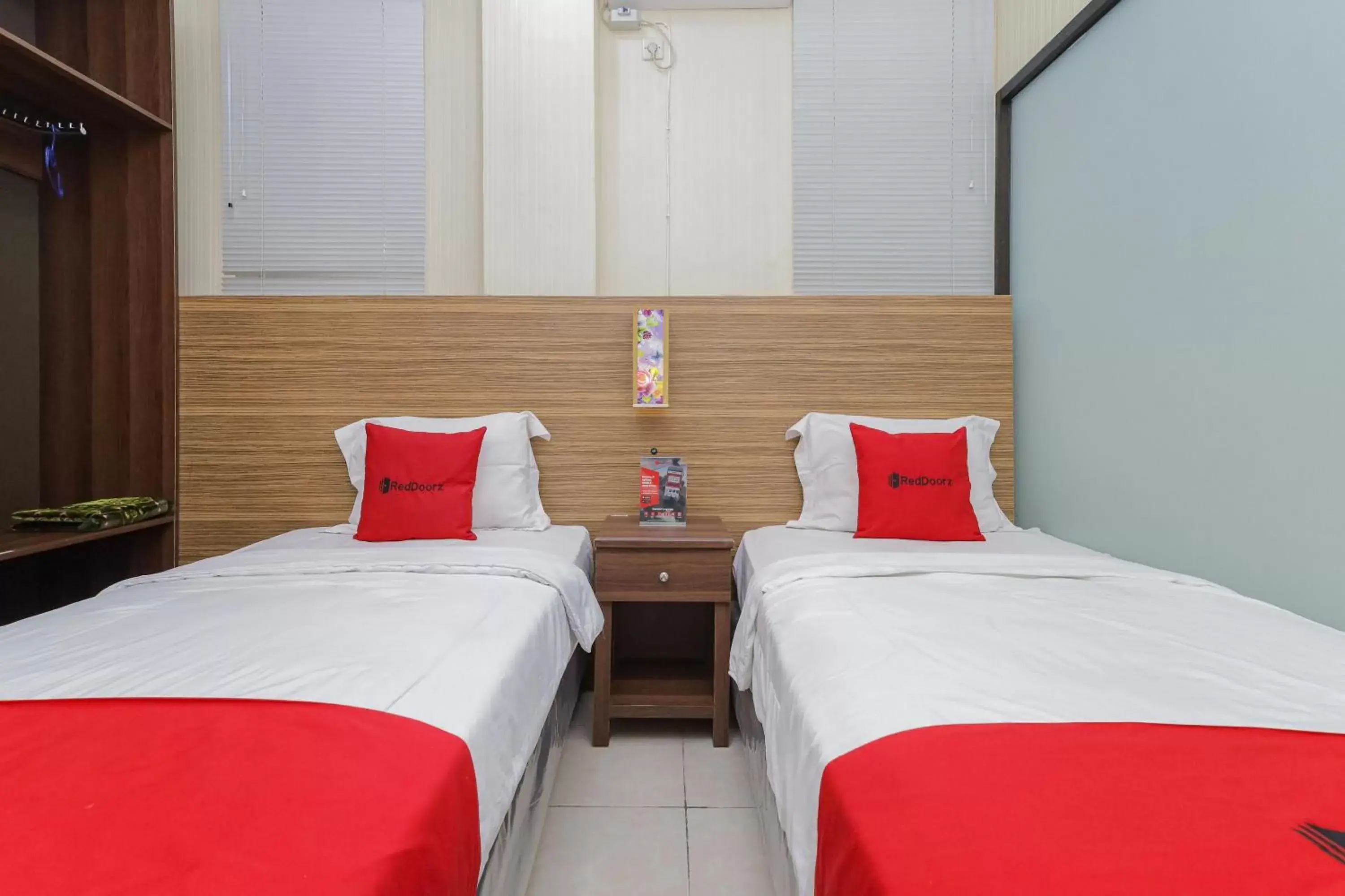 Twin Room in RedDoorz Syariah @ Klojen Malang Twin Room in RedDoorz Syariah @ Klojen Malang