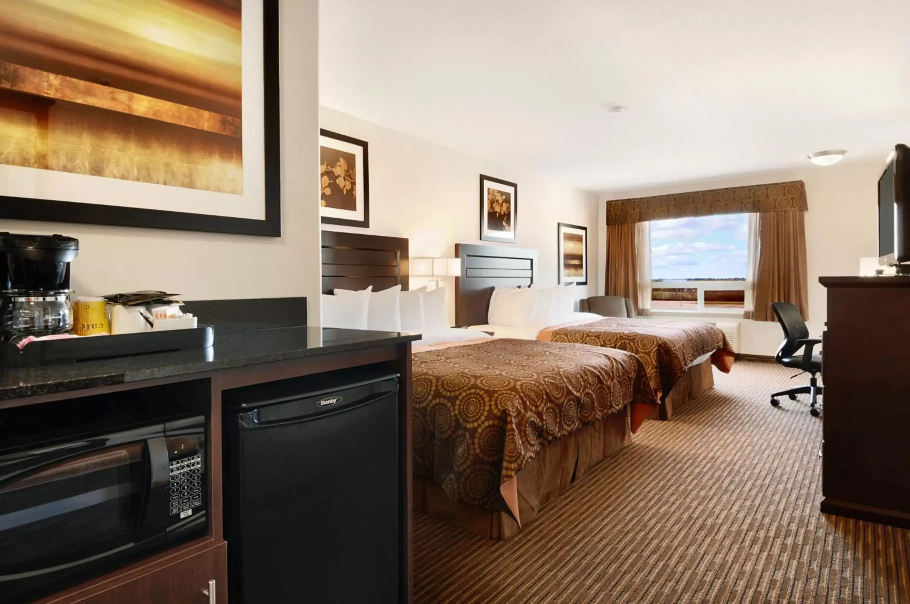 Standard Queen Room with Two Queen Beds in Canalta Hotel Melfort Standard Queen Room with Two Queen Beds in Canalta Hotel Melfort