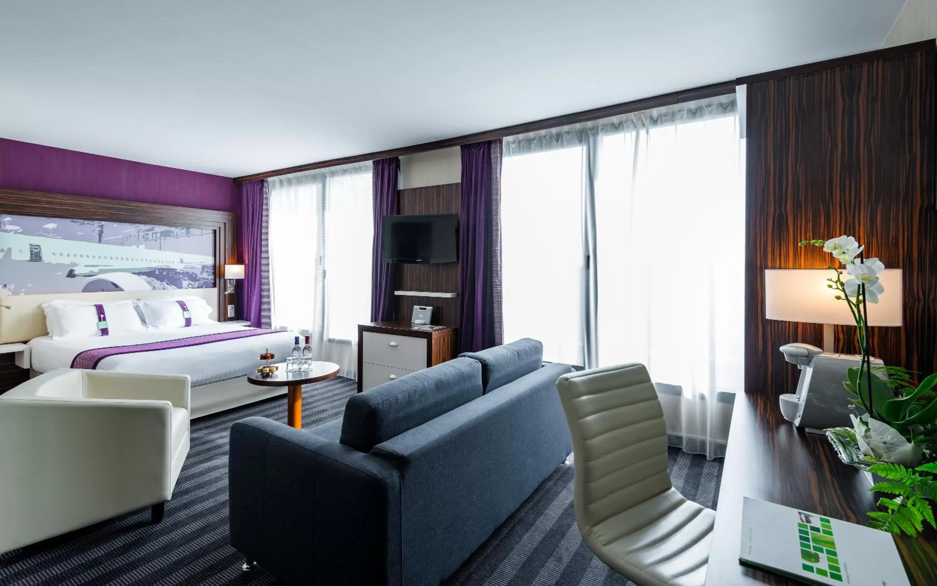 Premium Queen Room with sofa bed in Holiday Inn Toulouse Airport by IHG Premium Queen Room with sofa bed in Holiday Inn Toulouse Airport by IHG