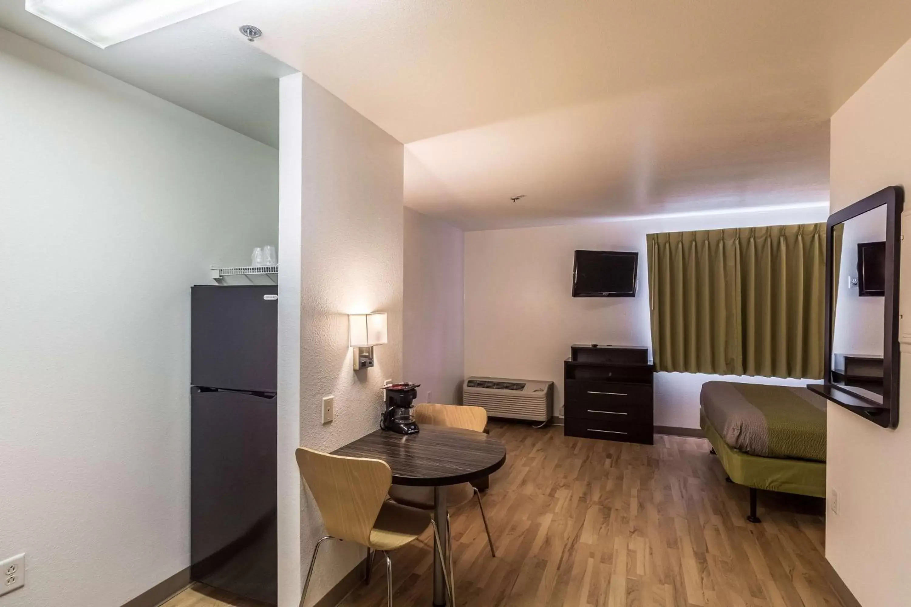 Queen Room - single occupancy - Smoking in Studio 6-Mcallen, TX Queen Room - single occupancy - Smoking in Studio 6-Mcallen, TX