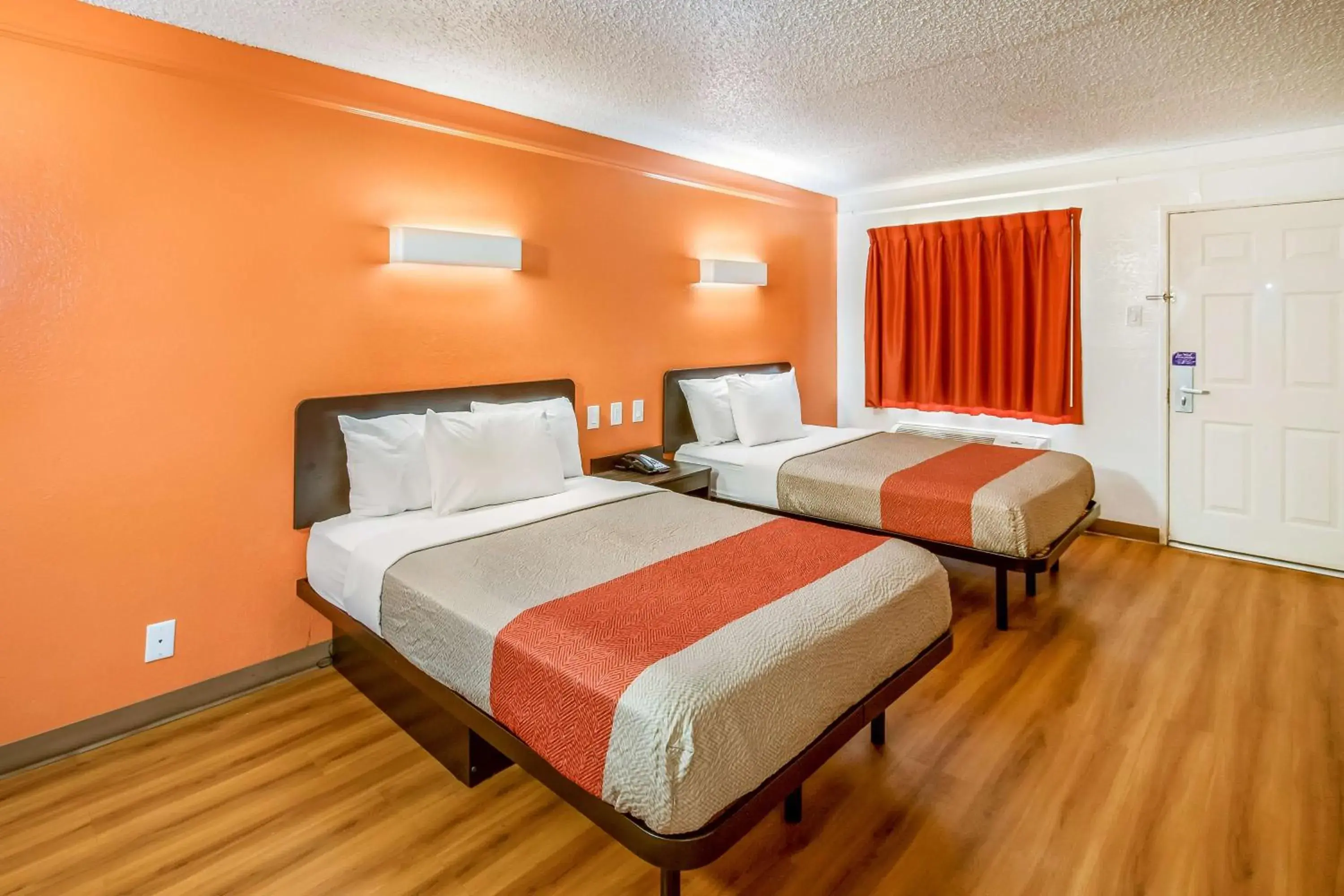 King Room - Disability Access - Non-Smoking in Motel 6-Euless, TX - DFW West King Room - Disability Access - Non-Smoking in Motel 6-Euless, TX - DFW West