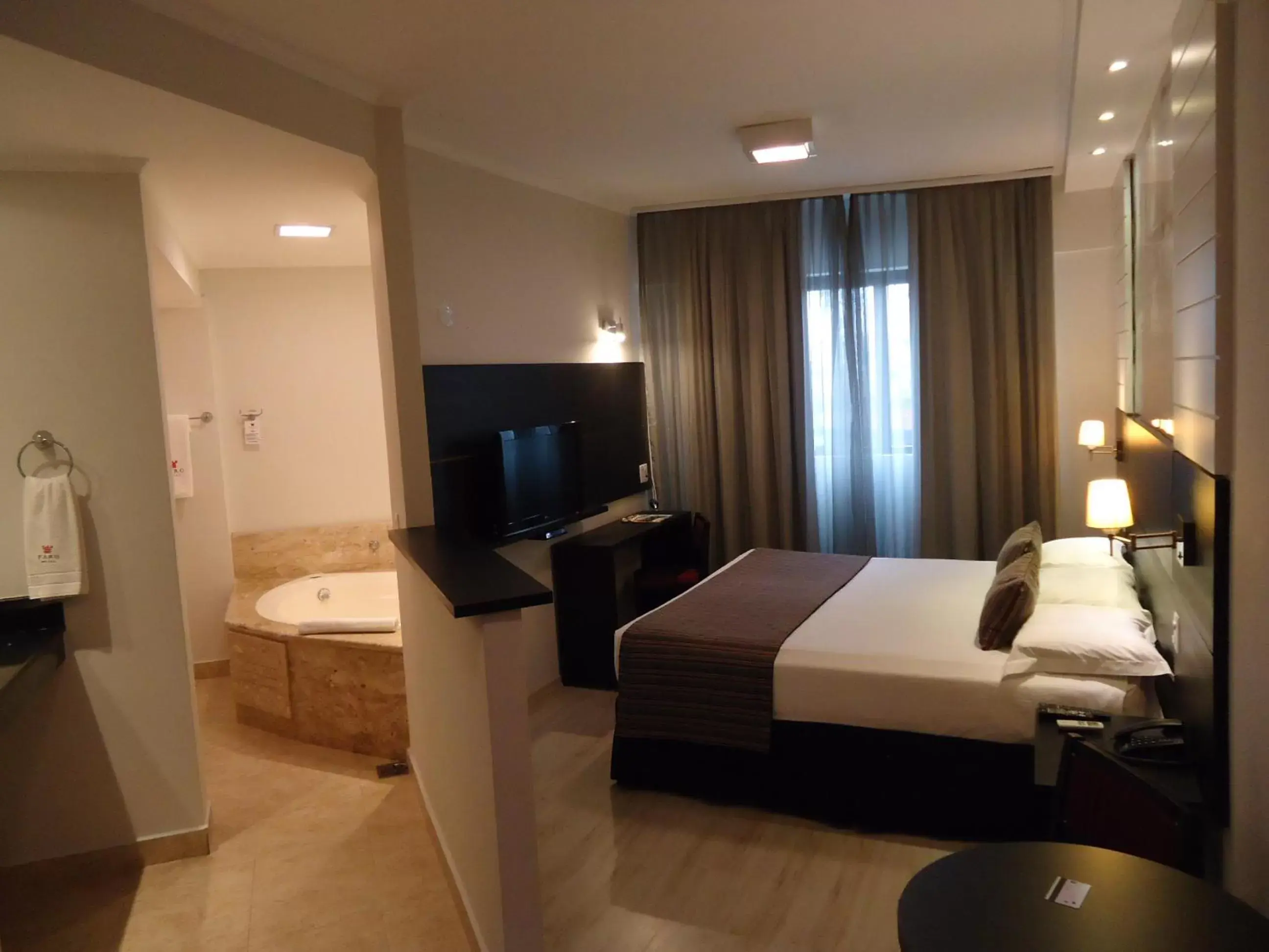 King Suite with Spa Bath in Faro Hotel Taubaté King Suite with Spa Bath in Faro Hotel Taubaté