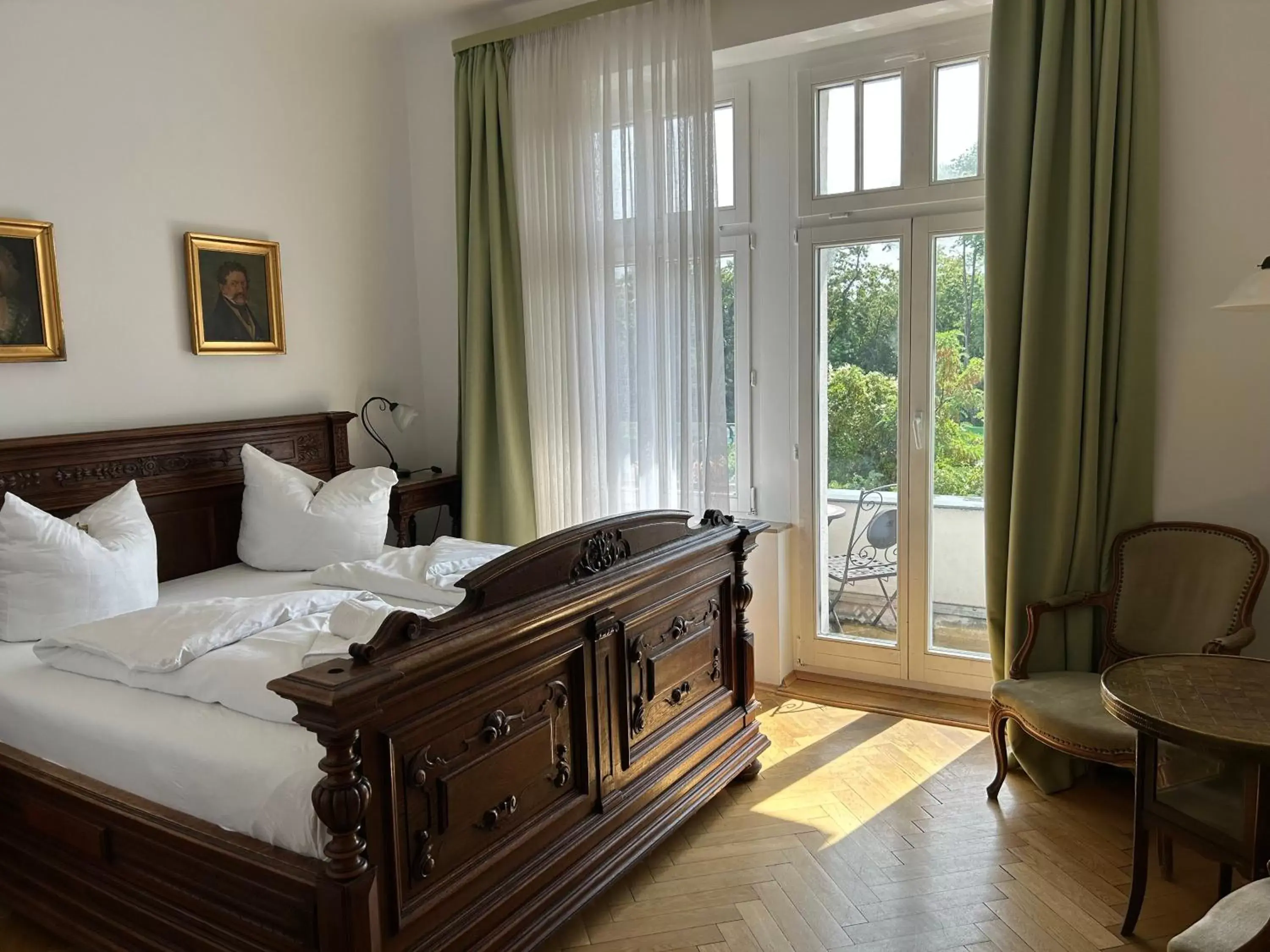 Double Room with Balcony in Jahrhunderthotel Leipzig Double Room with Balcony in Jahrhunderthotel Leipzig