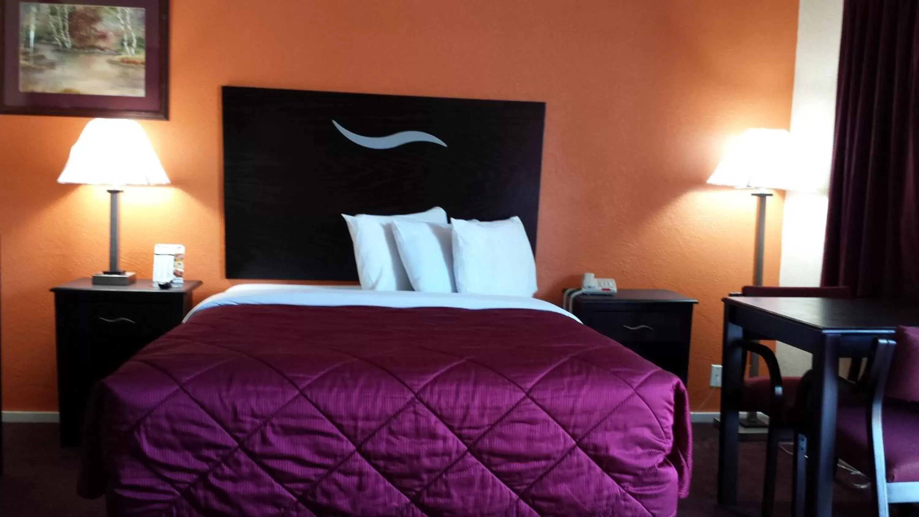 Queen Room in American Inn Queen Room in American Inn