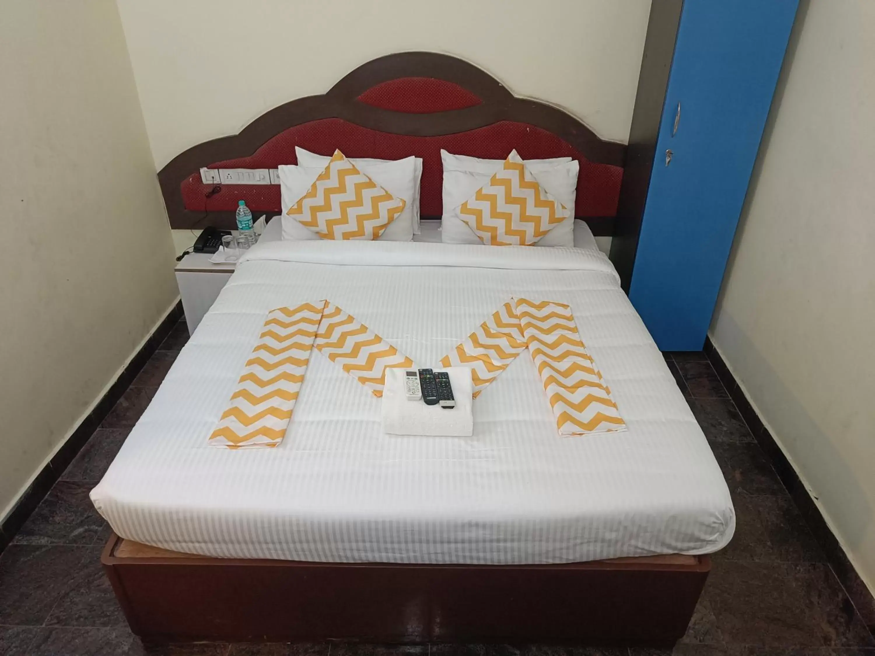 Standard Double Room - single occupancy in The Dolphin Park Hotel, Virugambakkam Standard Double Room - single occupancy in The Dolphin Park Hotel, Virugambakkam