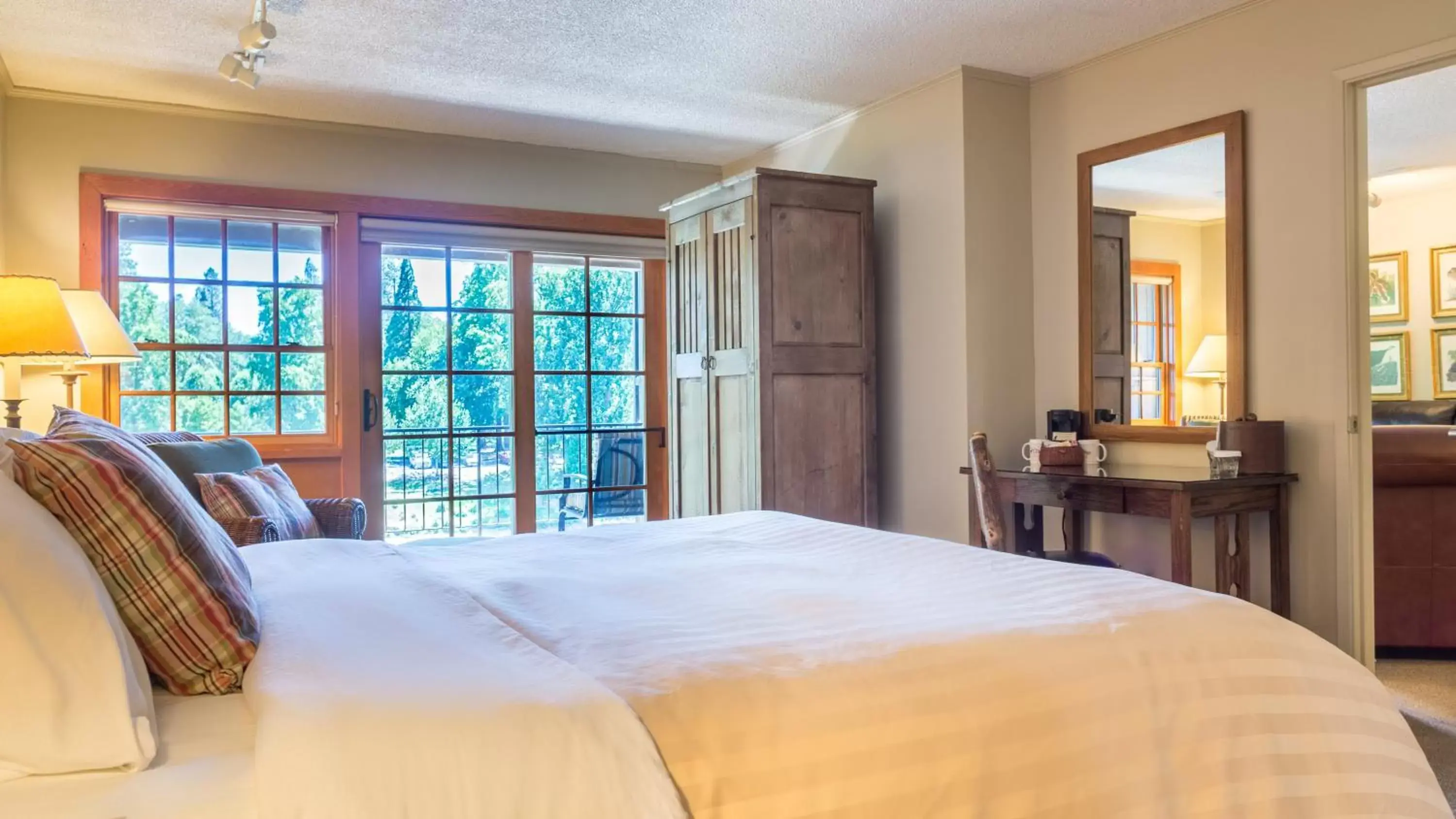 Suite with River View in The Lodge at Riverside Suite with River View in The Lodge at Riverside