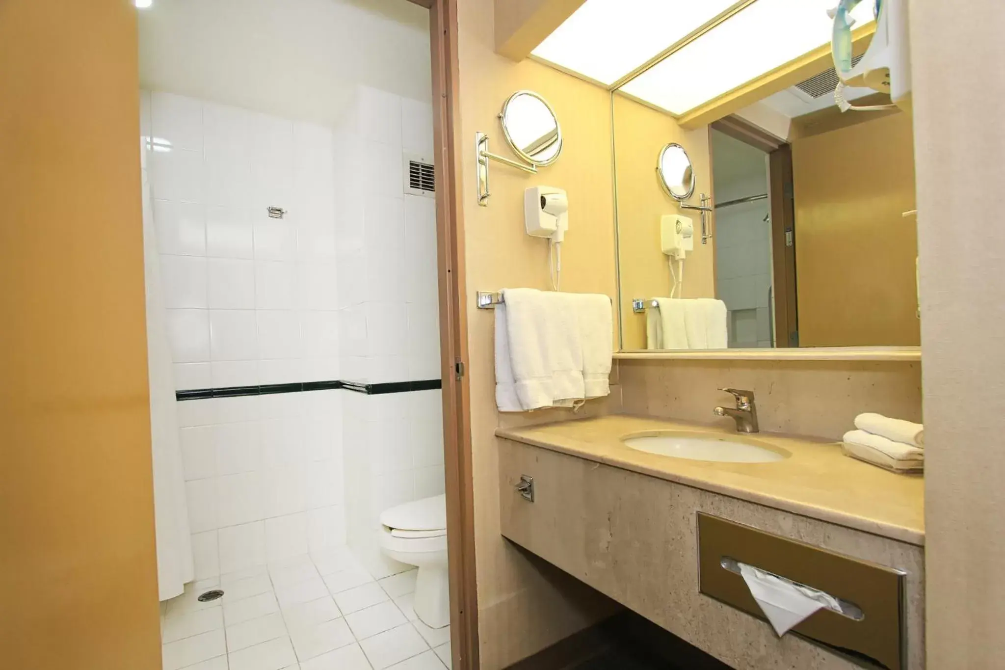 Standard Room in Holiday Inn Leon-Convention Center by IHG Standard Room in Holiday Inn Leon-Convention Center by IHG