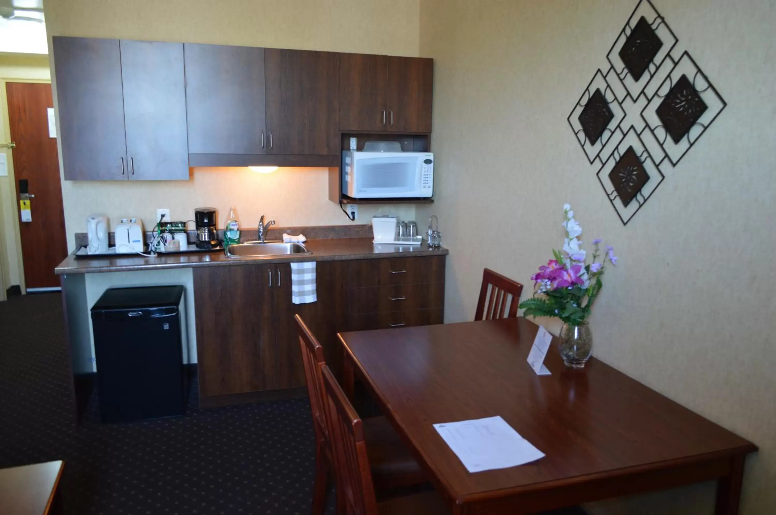 Queen Suite with Two Queen Beds - Non Smoking/Pet Friendly in Clarion Hotel Queen Suite with Two Queen Beds - Non Smoking/Pet Friendly in Clarion Hotel