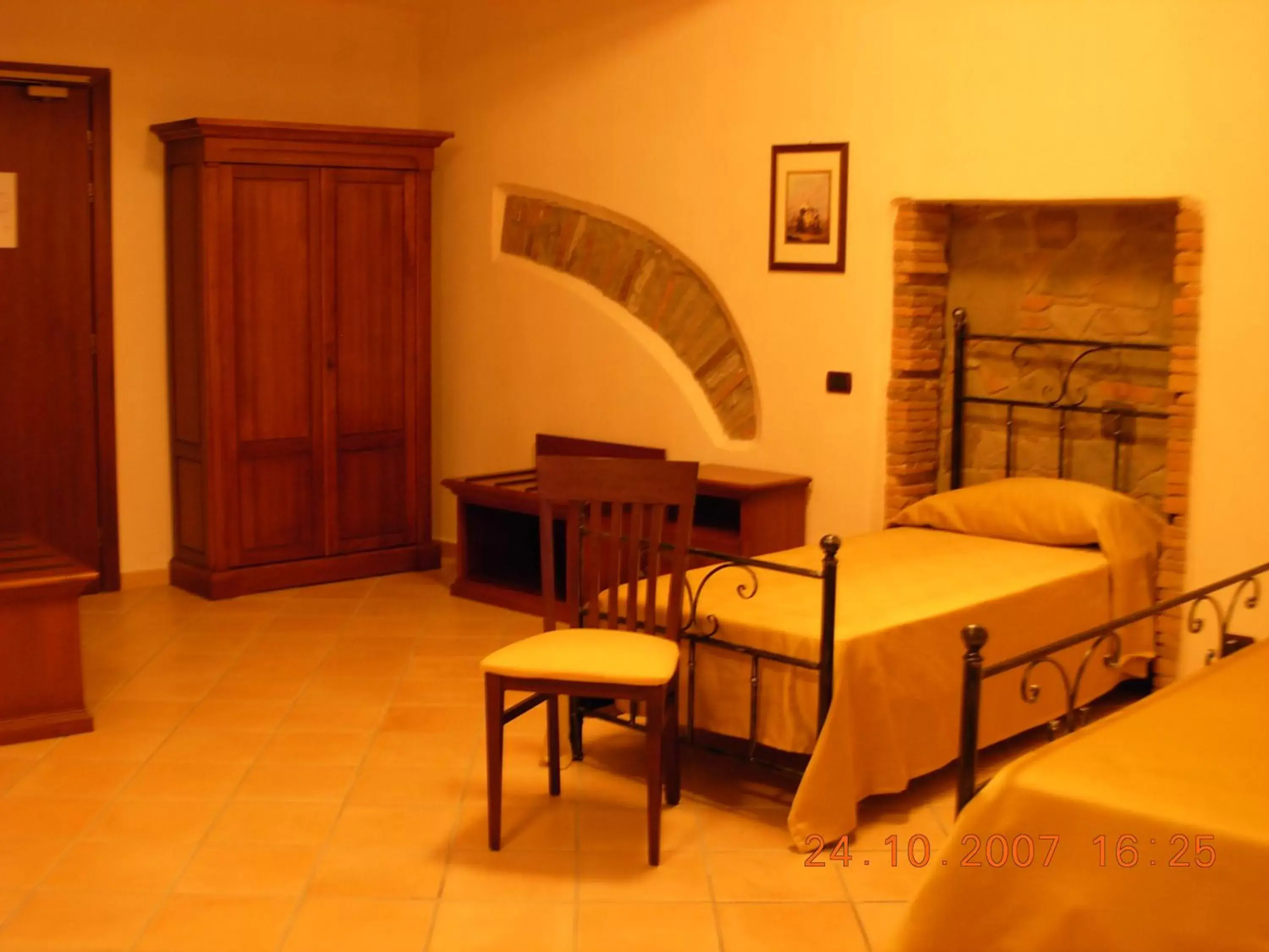 Deluxe Triple Room - single occupancy in Palazzo dei Poeti Deluxe Triple Room - single occupancy in Palazzo dei Poeti