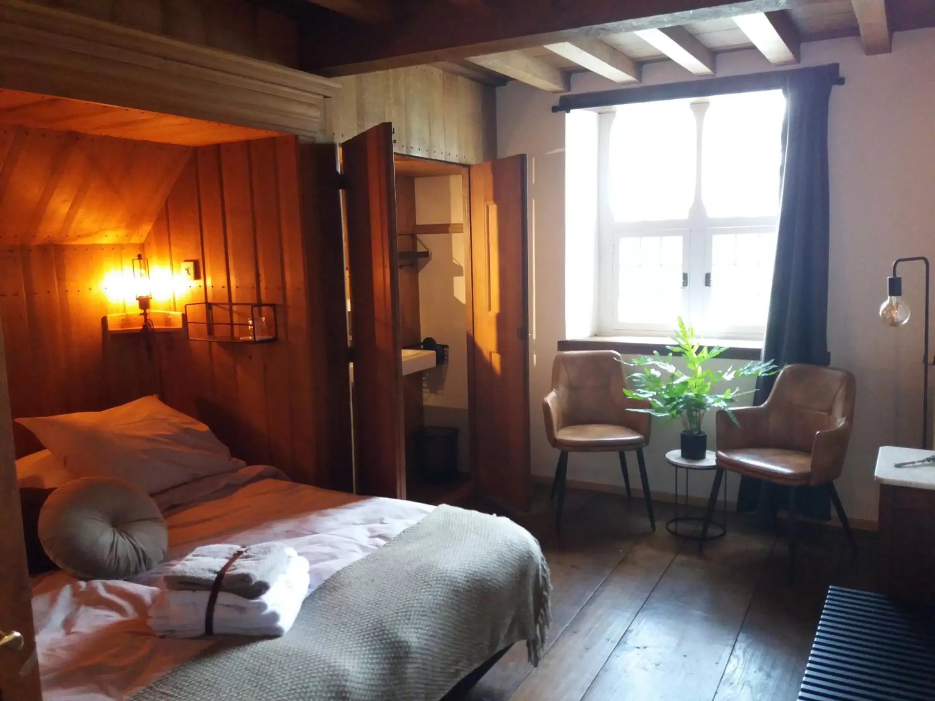 Double Room with Private Bathroom - single occupancy in B&B kasteel Ammersoyen Double Room with Private Bathroom - single occupancy in B&B kasteel Ammersoyen