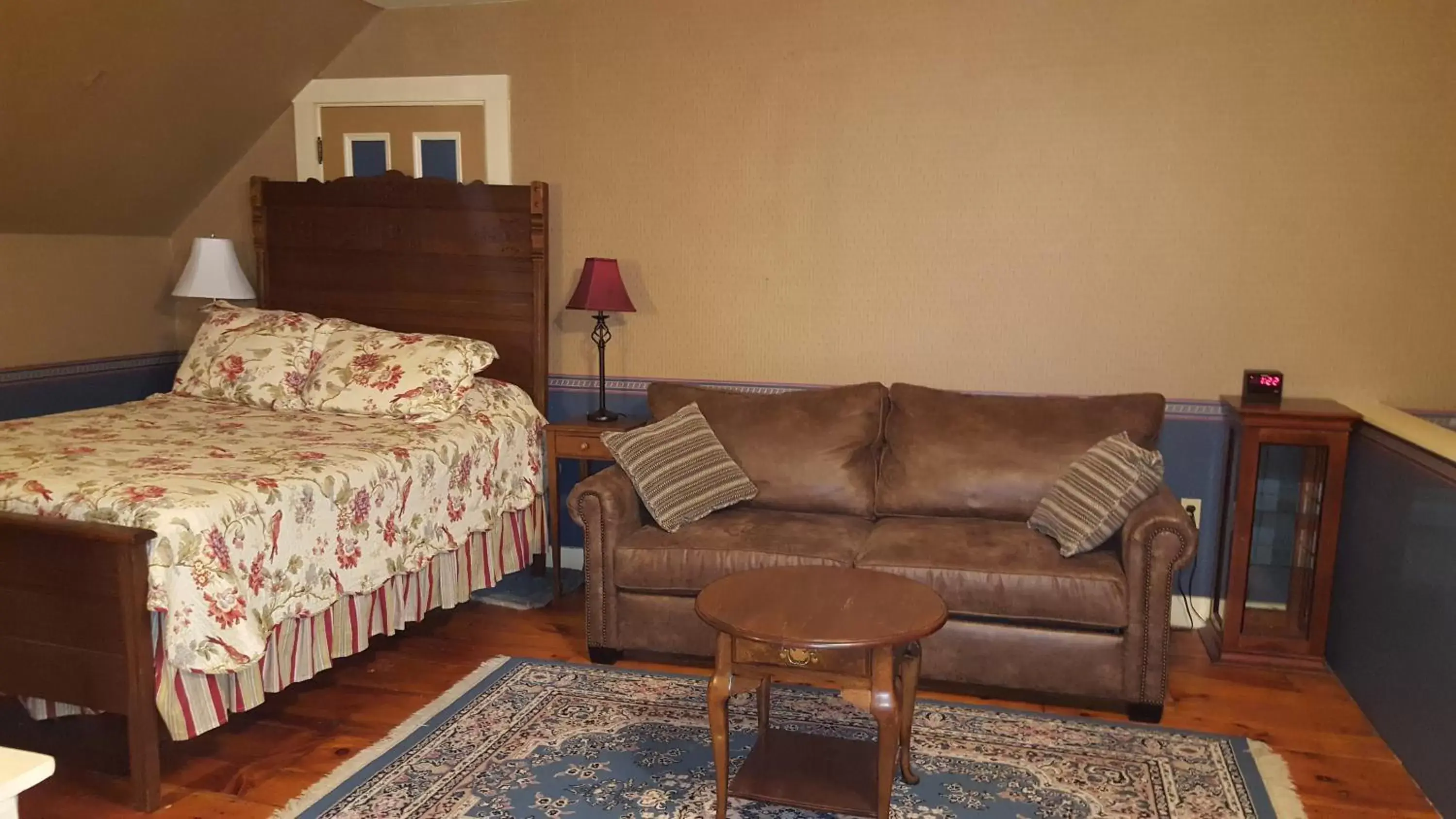 #8 - Wandering Moose in Holidae House Bed & Breakfast #8 - Wandering Moose in Holidae House Bed & Breakfast